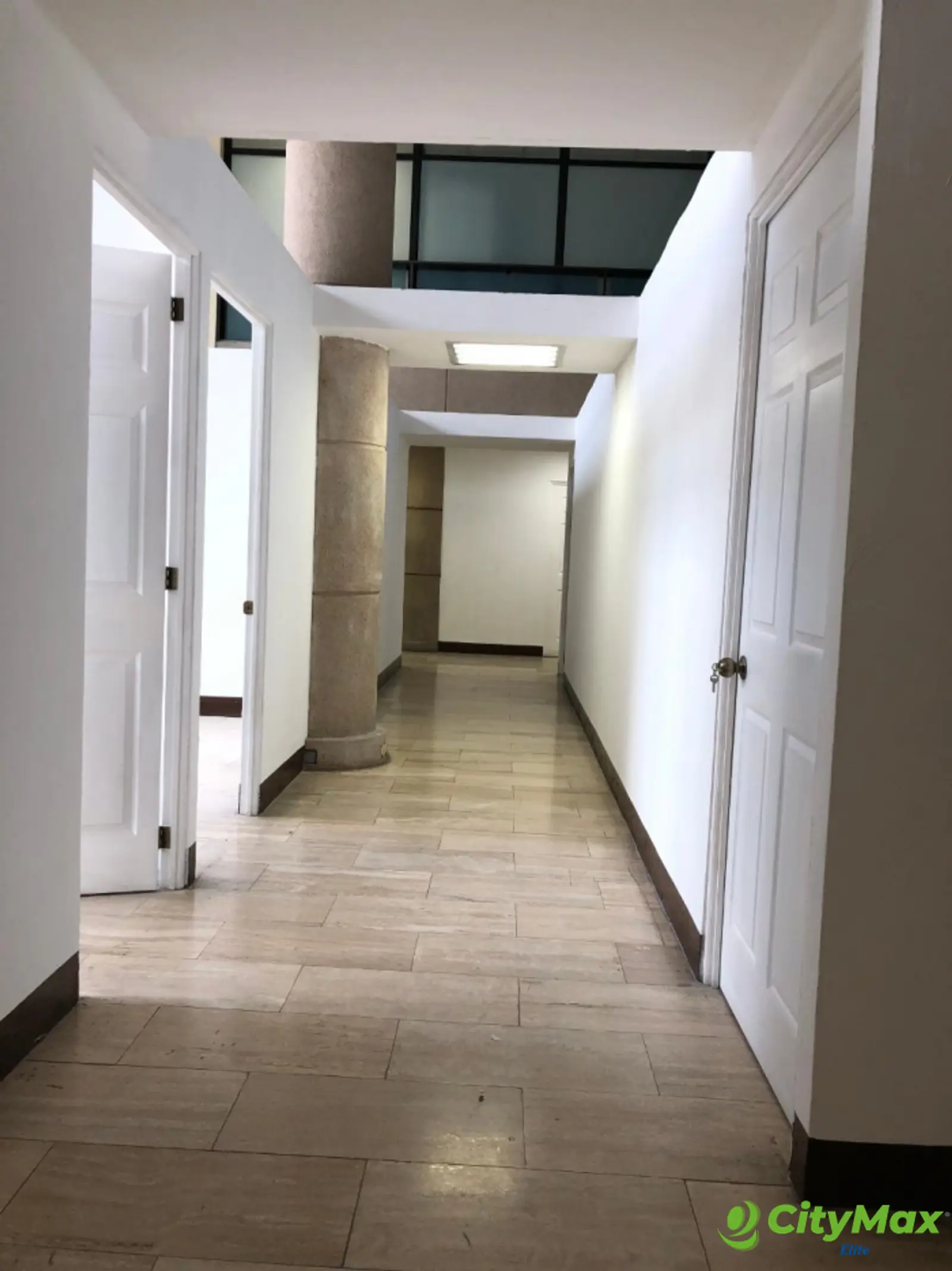 Oficinas en renta en zona 10 - foto 1