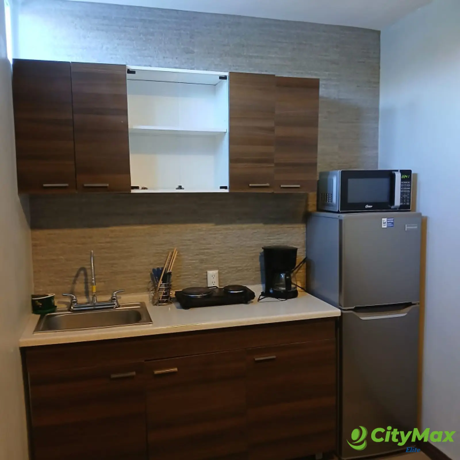 Alquiler de Apartamento Amueblado en Zona 10 - foto 1