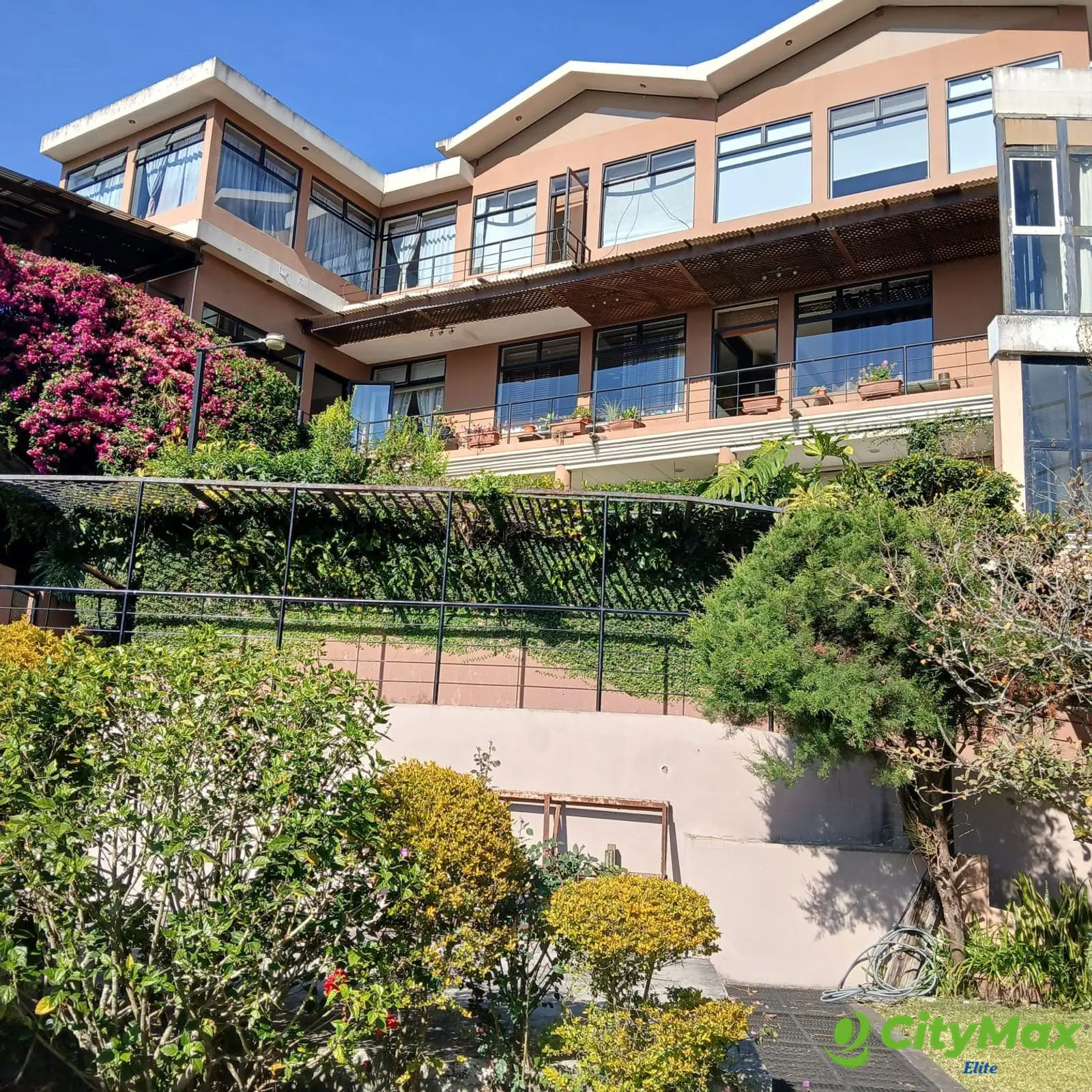 Casa en Venta en Bellas Luces Santa Catarina Pinula  - foto 1