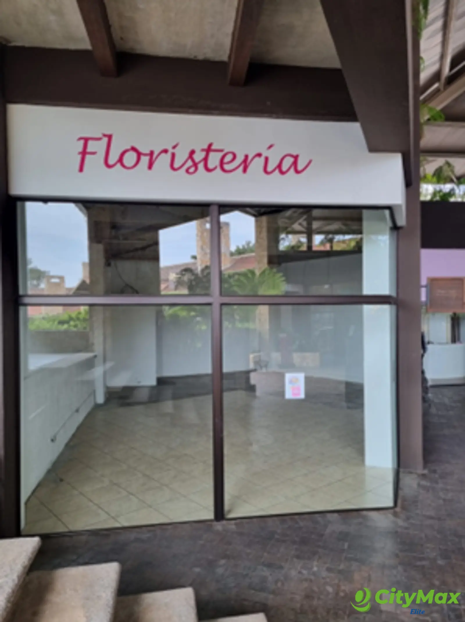 Local Comercial en Vista Muxbal Plaza - foto 1