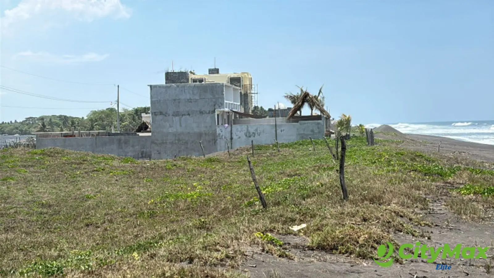 Terreno en Venta Frente al Mar en Sipacate, Escuintla - foto 1