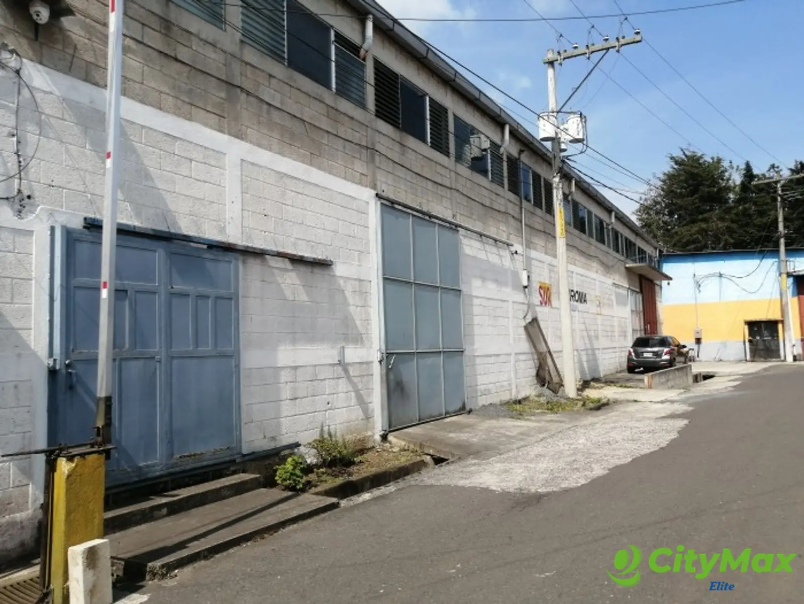 SE RENTA BODEGA INDUSTRIAL DE 2946 M2 PUERTA PARADA - foto 1
