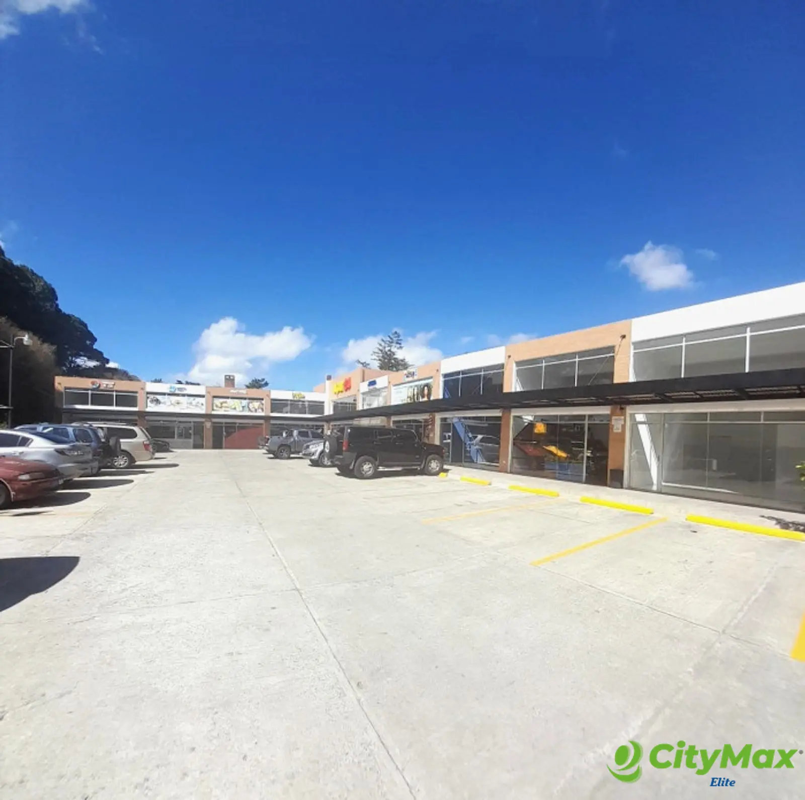 Local Comercial en Renta fuera de Exclusivo Condominio - foto 1