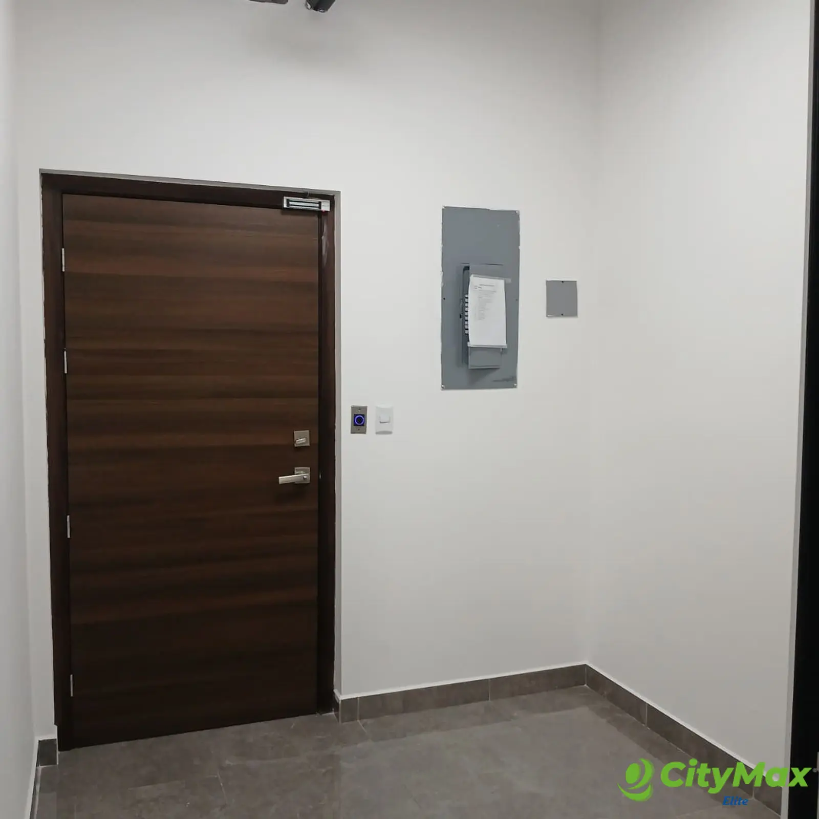Rento Oficina Comercial en Zona 15 - foto 1