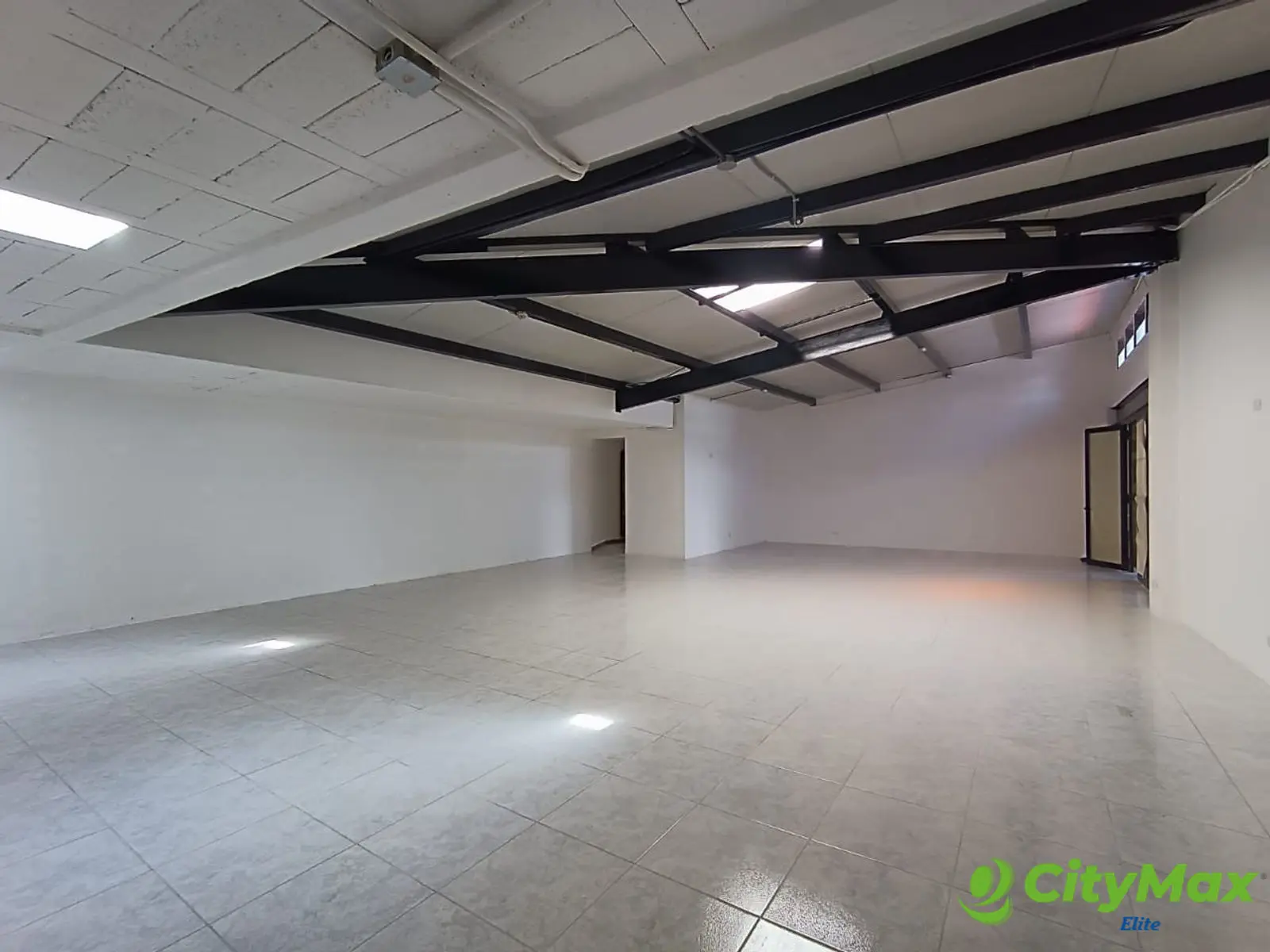 Local comercial en Alquiler en Zona 10 - foto 1