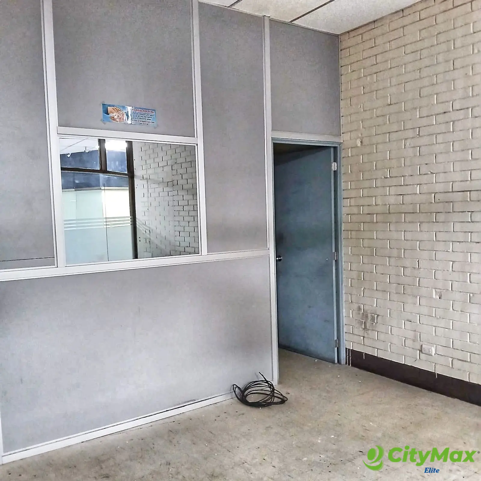 Local de 30 m2 en alquiler - CENTRO COMERCIAL CAPITOL - foto 1