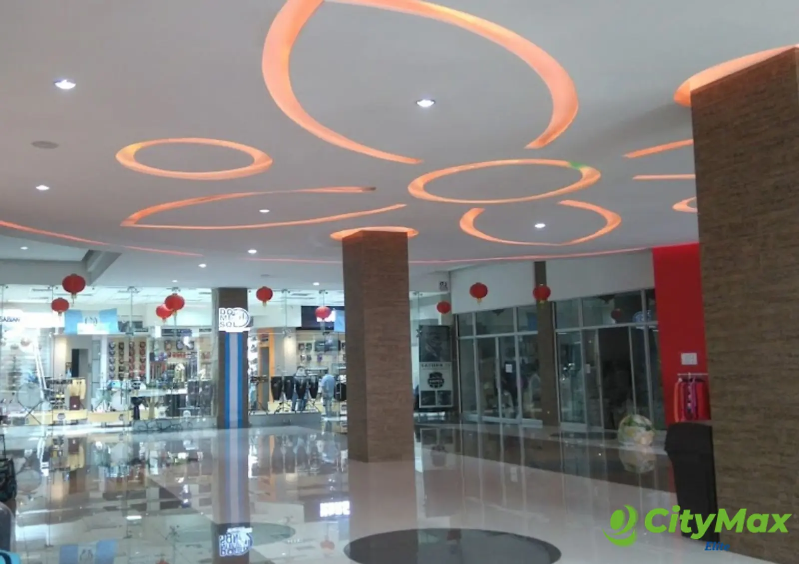 LOCAL COMERCIAL EN RENTA  - foto 1