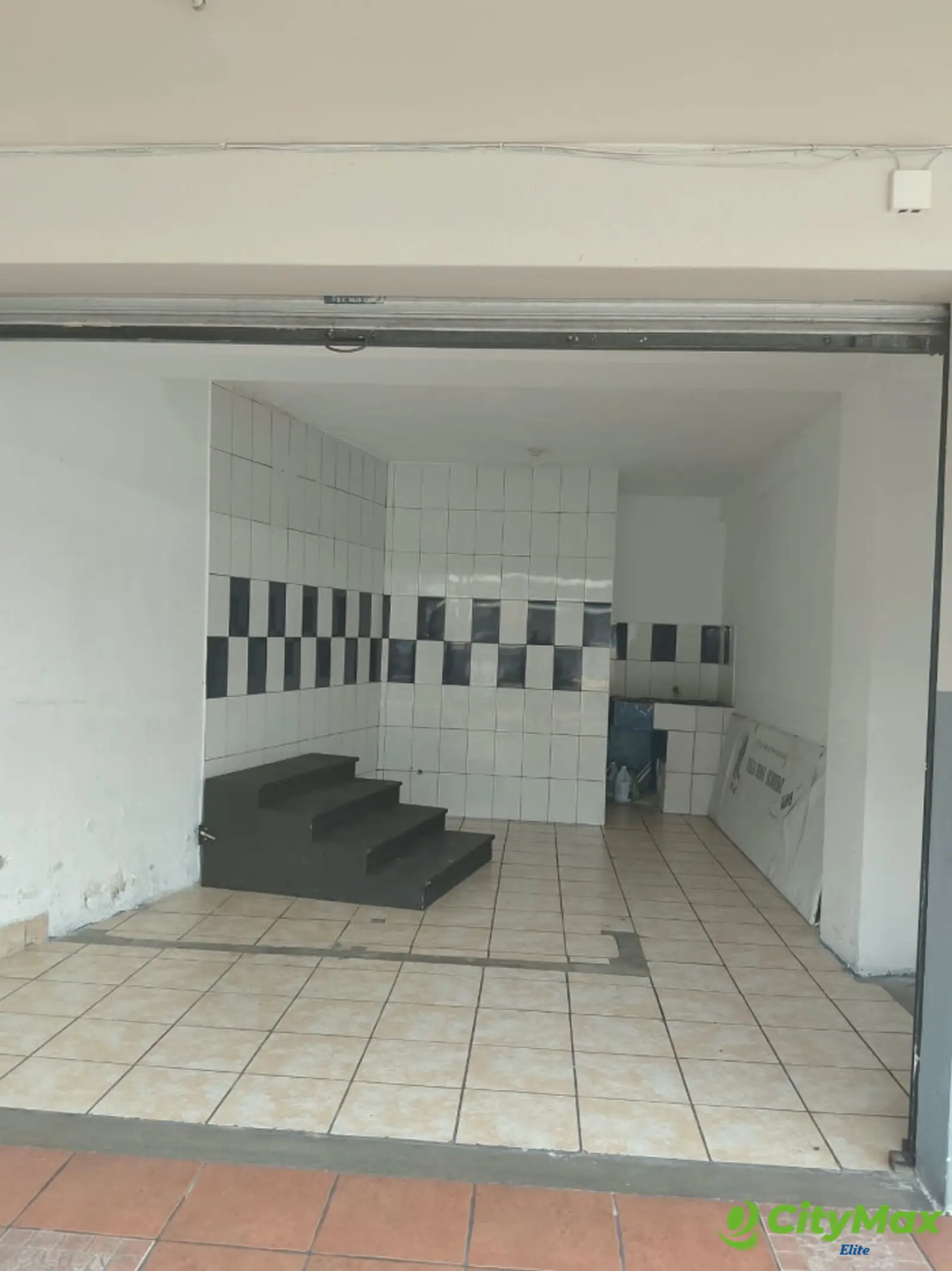 Local Comercial en Renta en Plaza Surti Ahorro. Zona 18 - foto 3