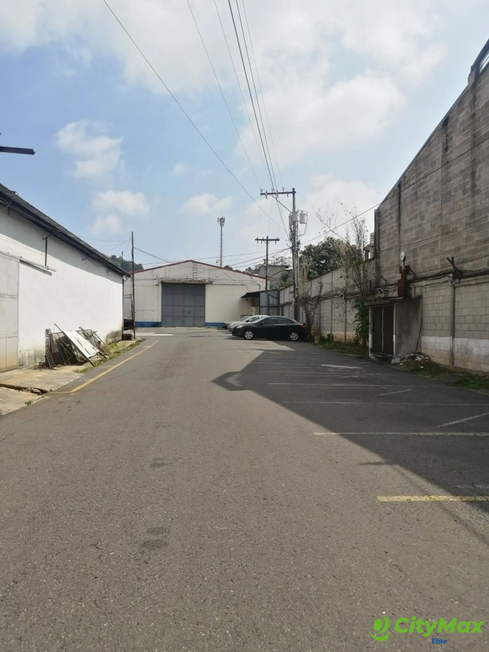 SE RENTA BODEGA INDUSTRIAL DE 2946 M2 PUERTA PARADA - foto 2