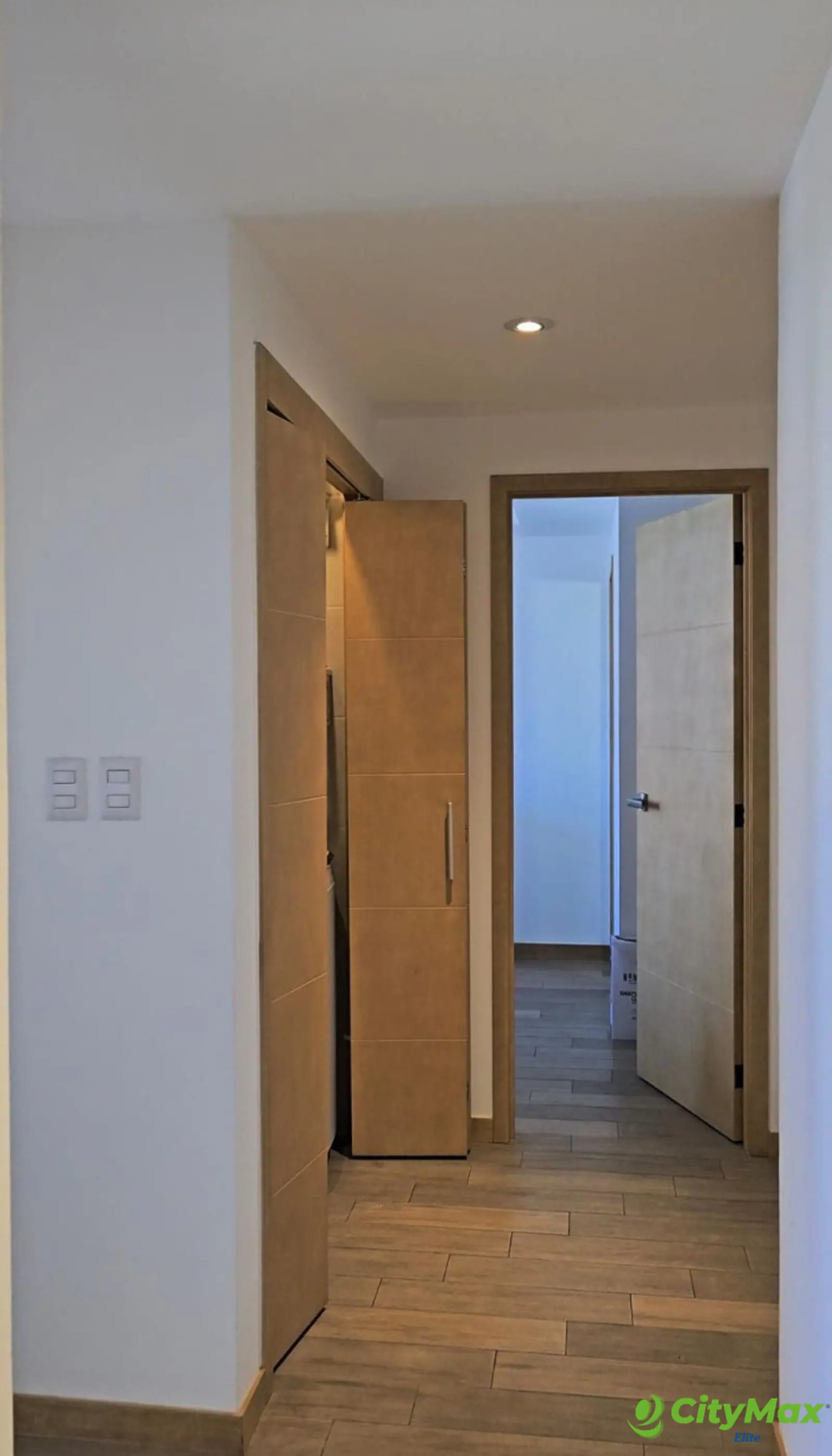 APARTAMENTO EN VENTA ZONA 10 - foto 4