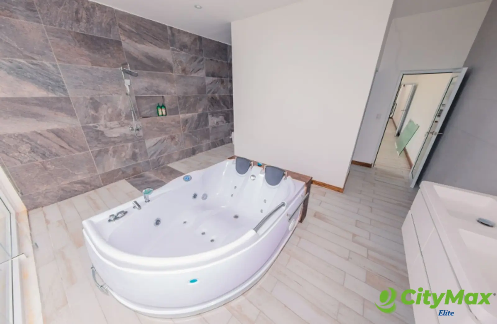 Venta Casa Vacacional a orillas de Playa Monterrico - foto 25