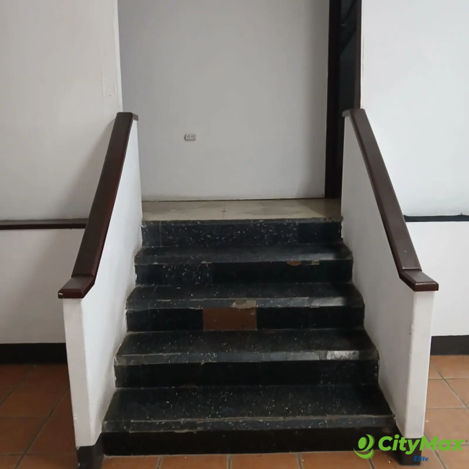 Local de 49 m2 en alquiler - CENTRO COMERCIAL CAPITOL - foto 4