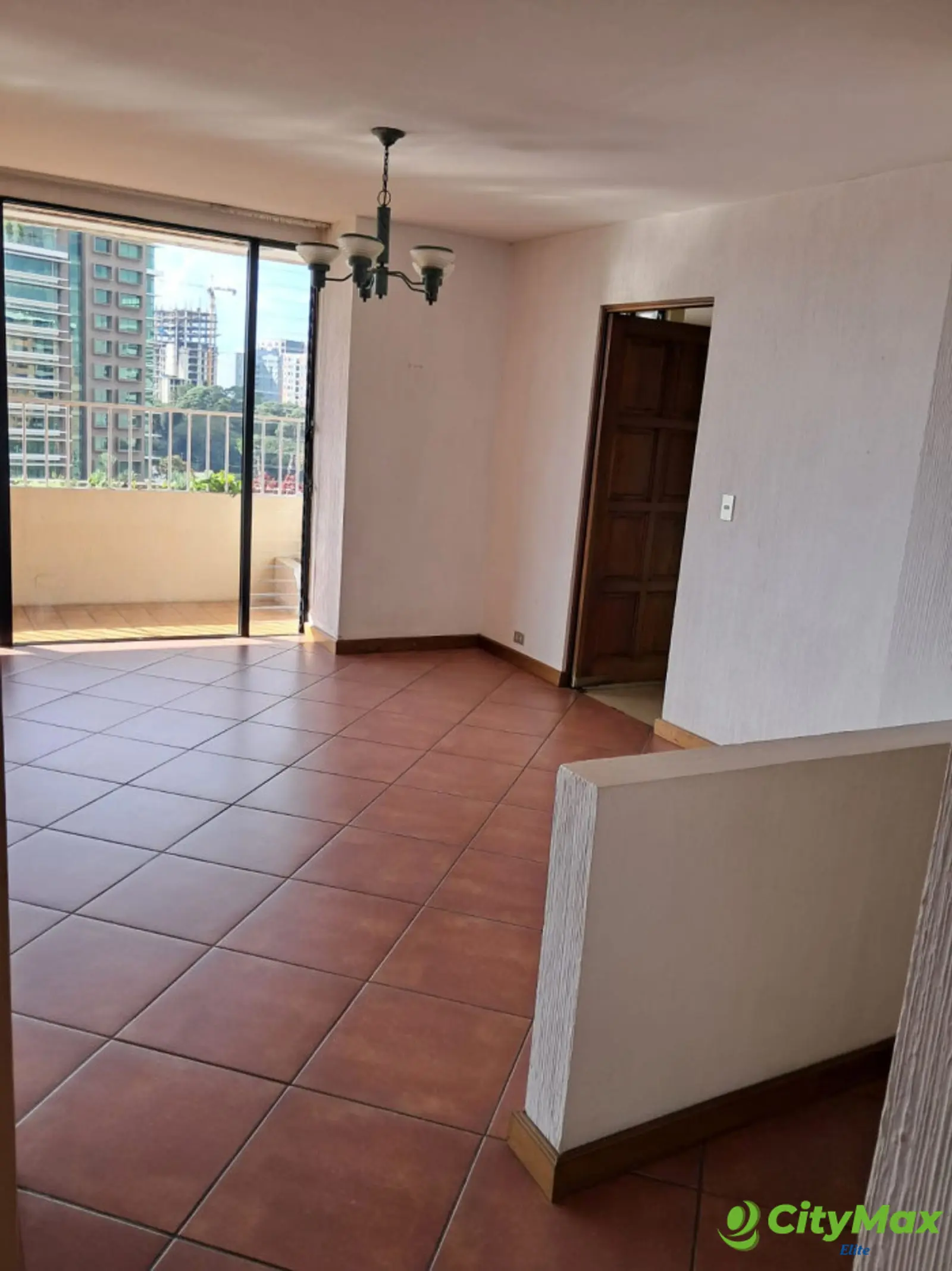 Apartamento en Venta en Zona 10 frente a CC La Estacion - foto 14