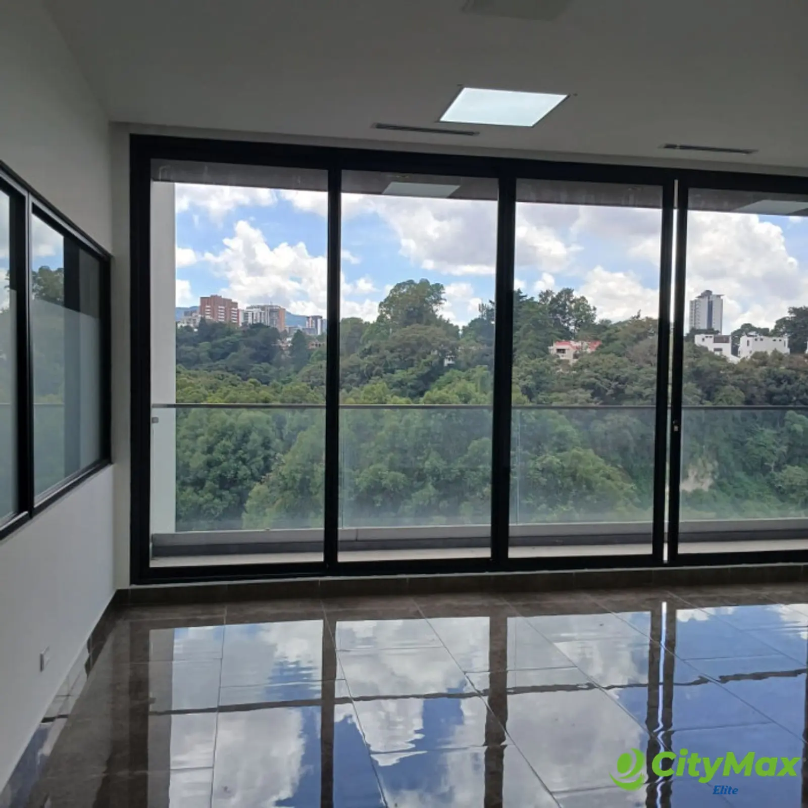 Rento Oficina Comercial en Zona 15 - foto 22
