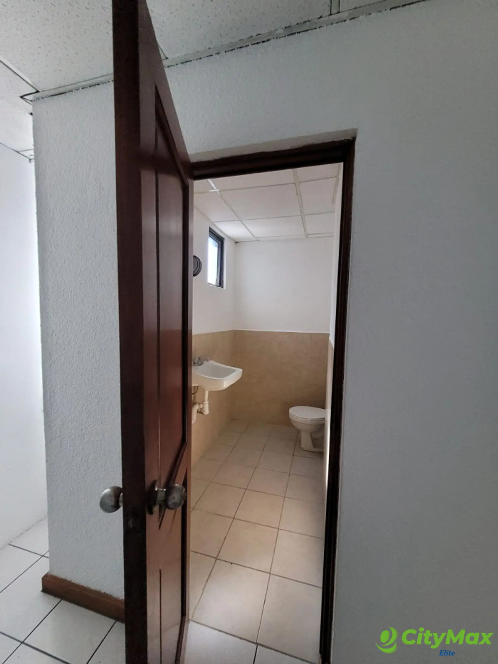 Renta de Oficina en zona Centrica de Guatemala  - foto 5