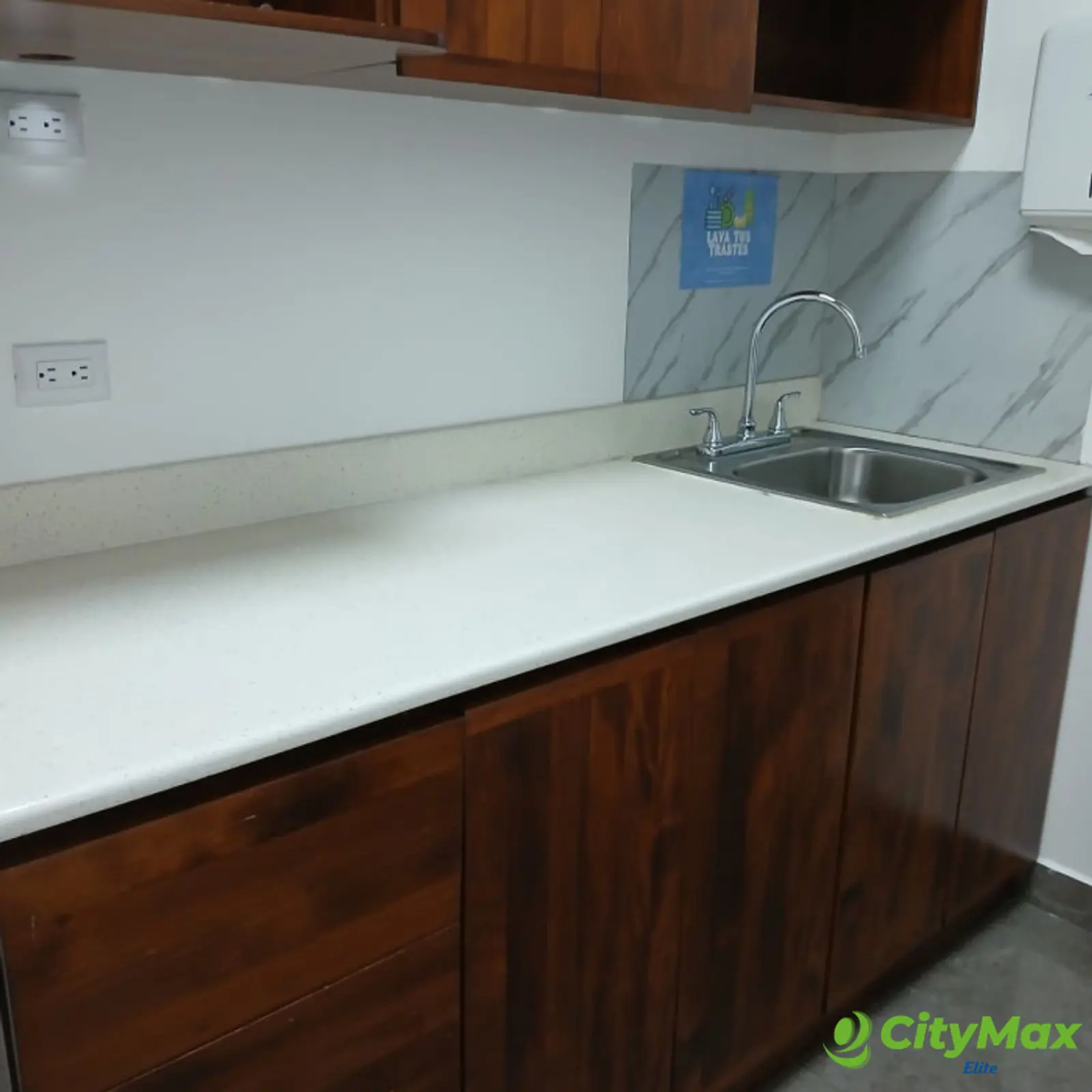 Rento Oficina Comercial en Zona 15 - foto 15