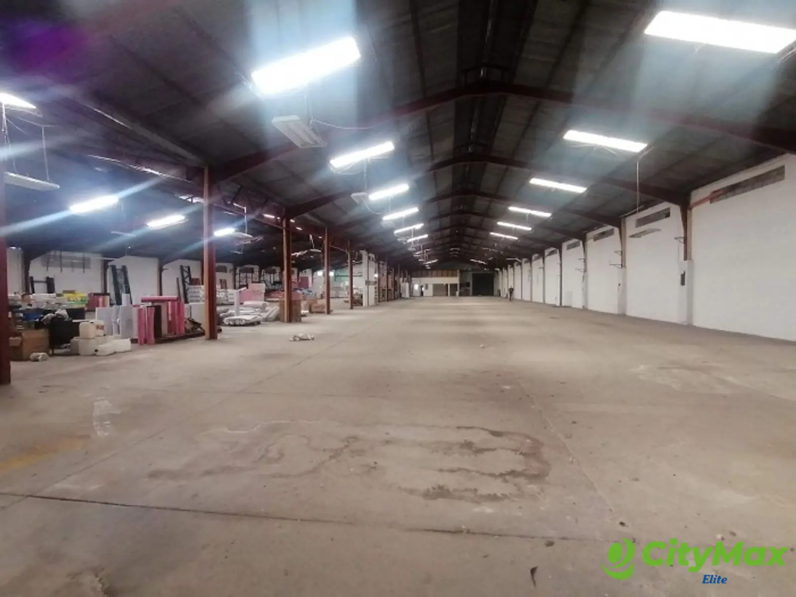 SE RENTA BODEGA INDUSTRIAL DE 2946 M2 PUERTA PARADA - foto 5
