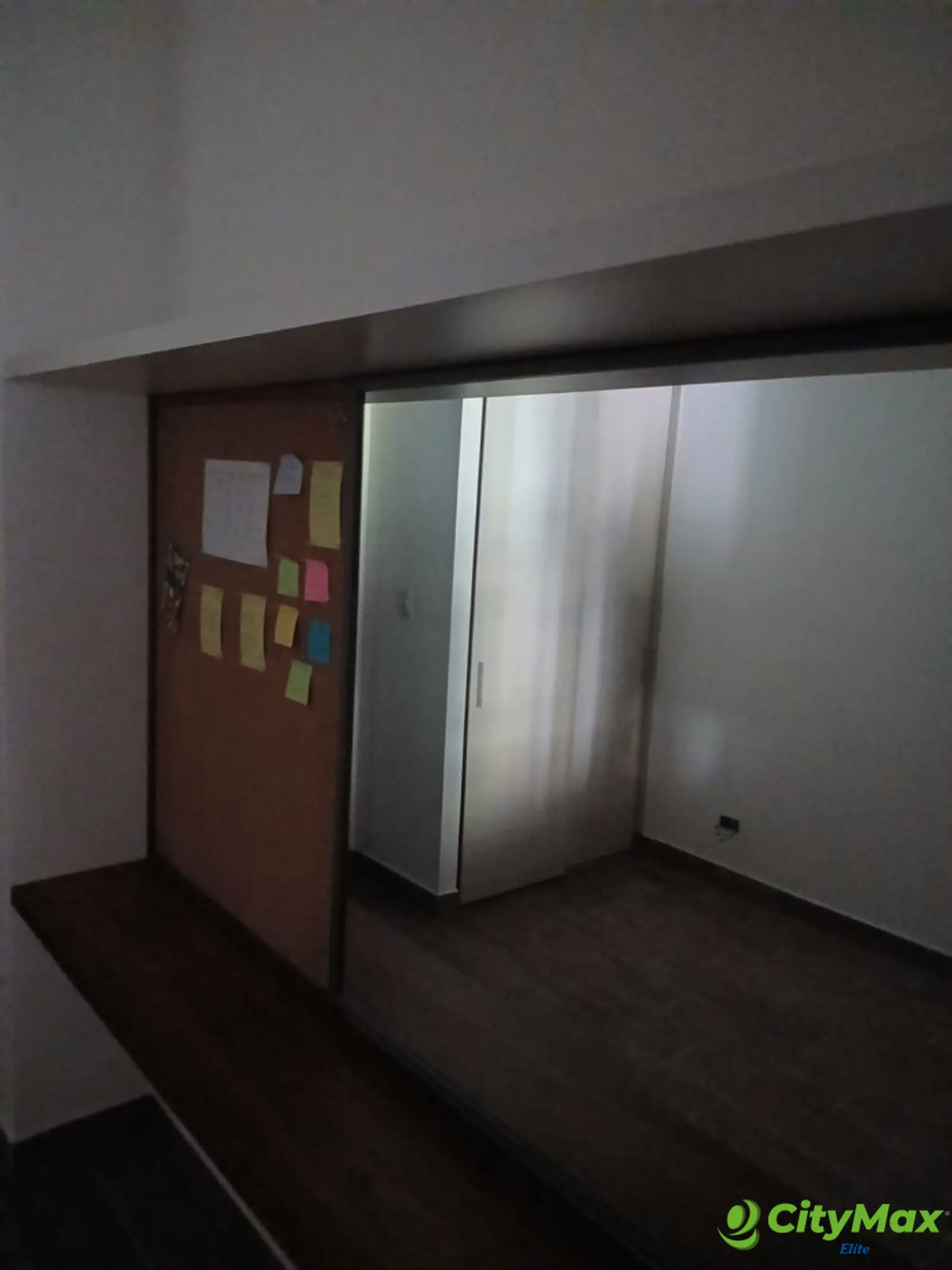 Amplia Oficina Comercial de Dos Niveles - oficinas