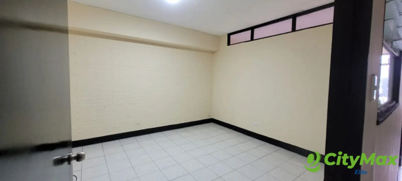 Oficinas en renta sobre 6ª Avenida Zona 9 - foto 3