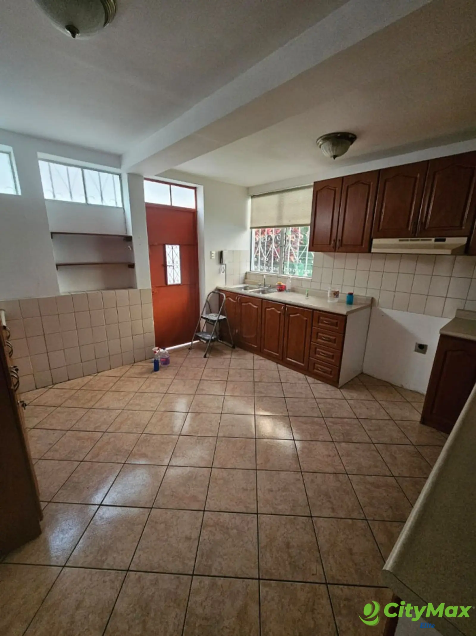 Venta de Casa en Colonia El Maestro de Zona 15 - foto 8