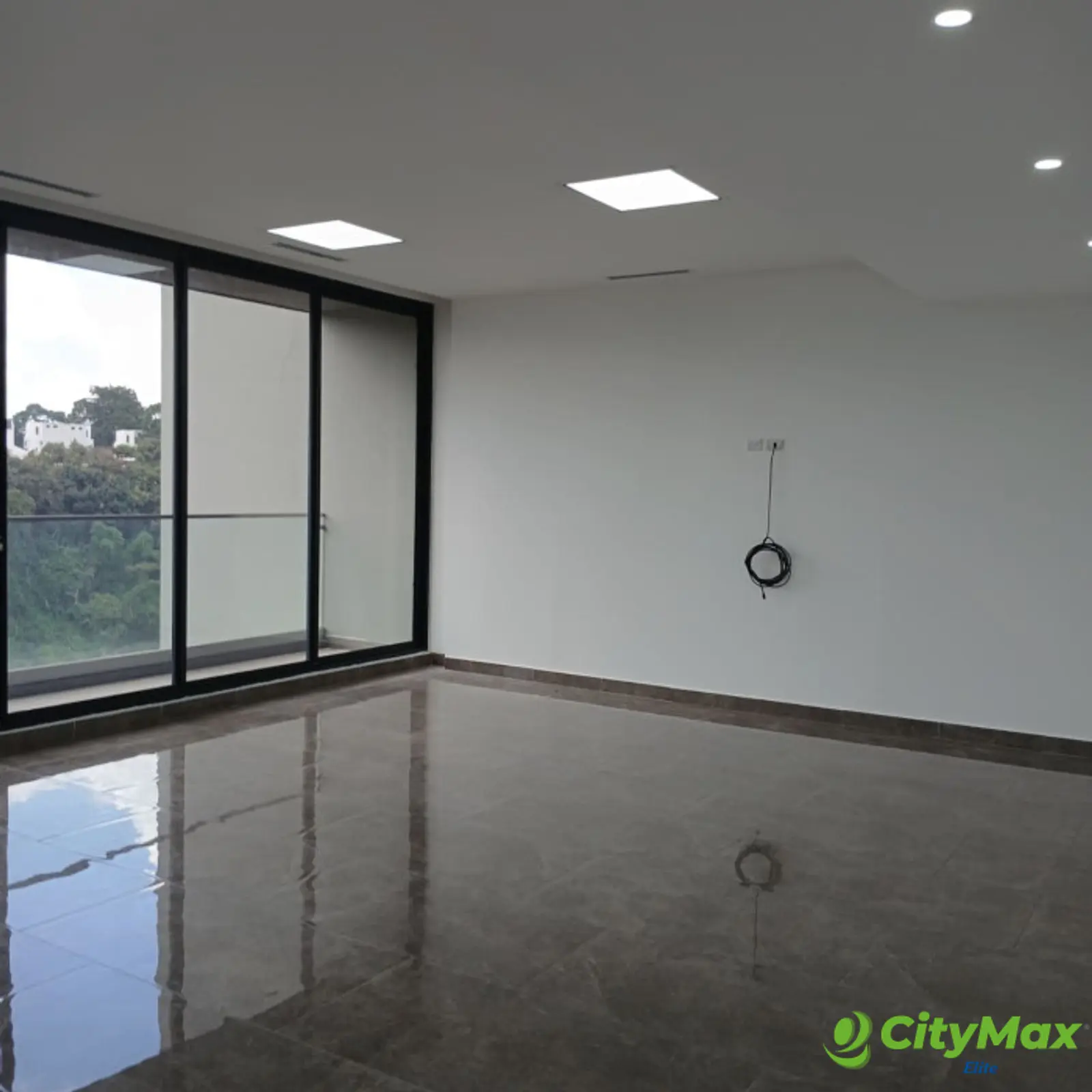 Rento Oficina Comercial en Zona 15 - foto 20