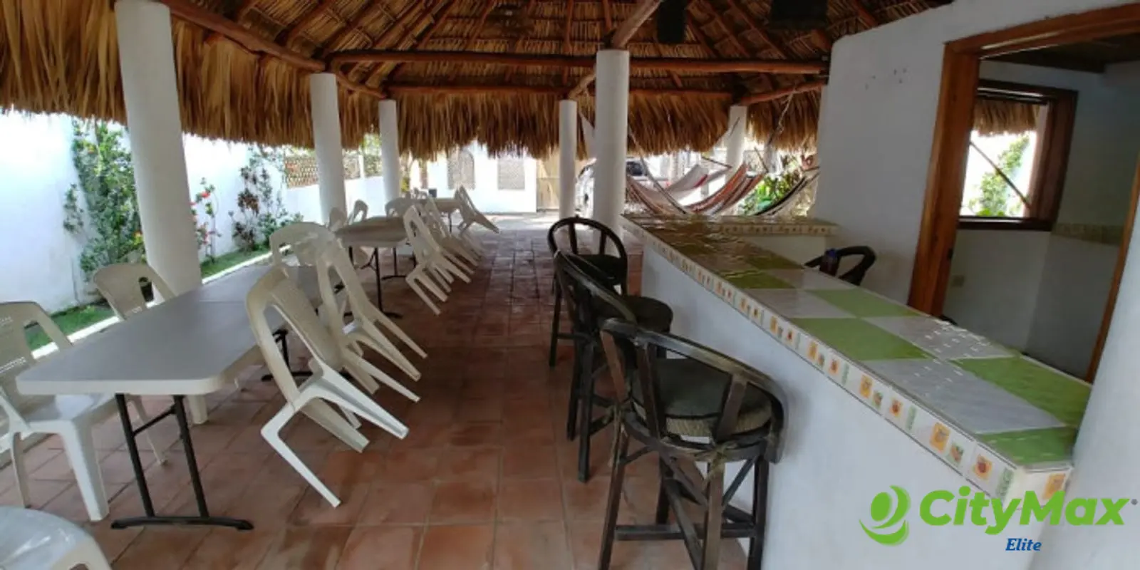 Casa Sola en Venta en El Hawaii, Monterrico, Santa Rosa - Pérgola de Comedor