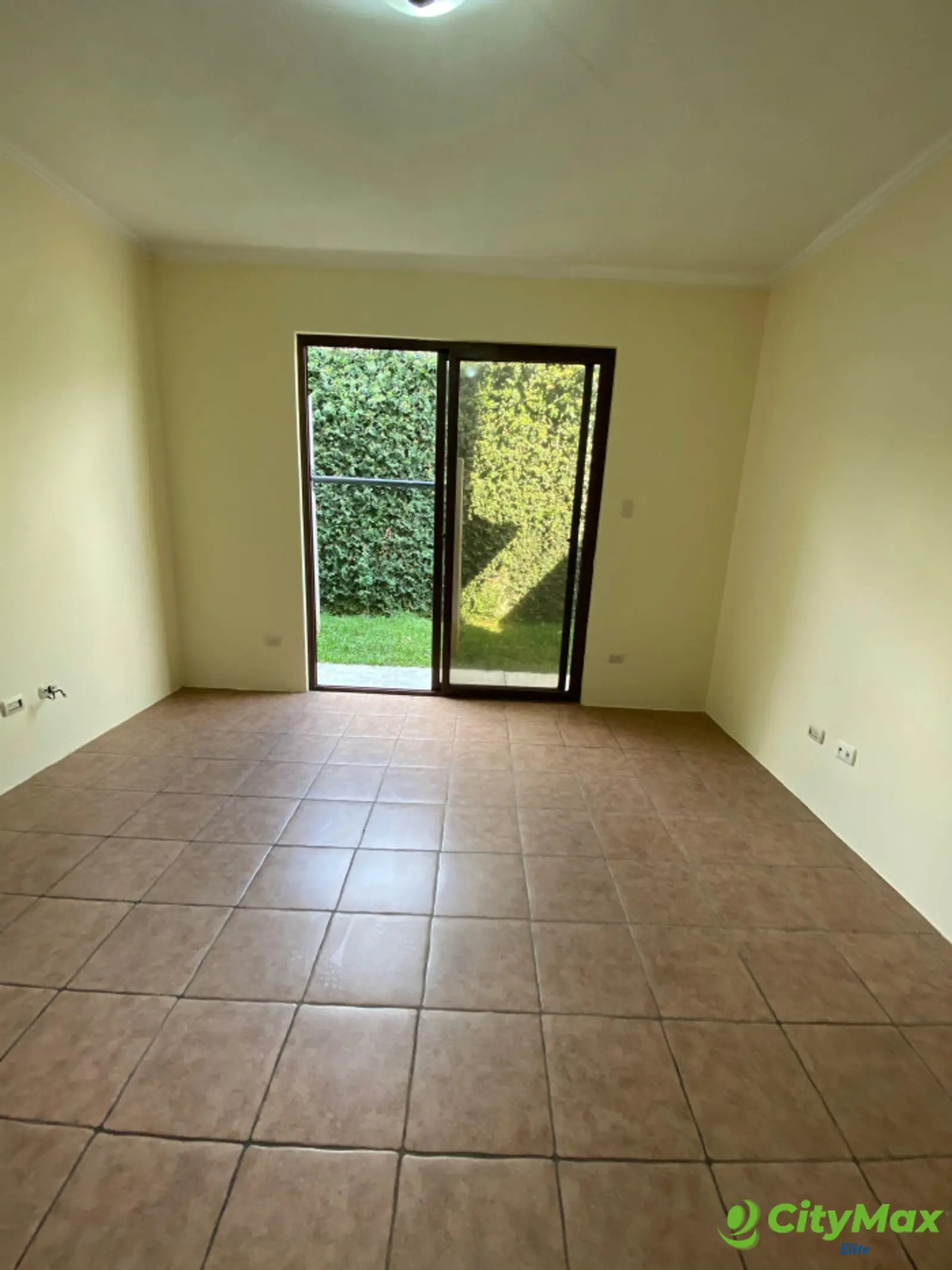 CASA CON APARTAMENTOS EN VENTA CONDOMINIO HACIENDA REAL - Habitación Secundaria con Closet