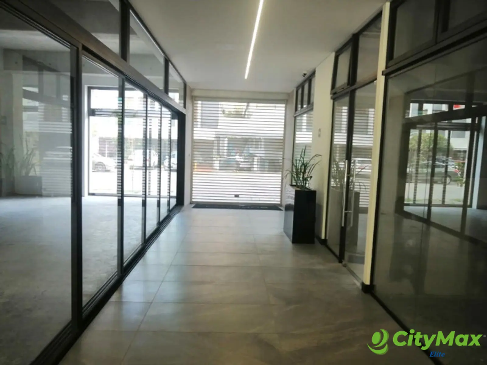 Local Comercial en Renta Zona 10 - Excelente Ubicación - foto 11