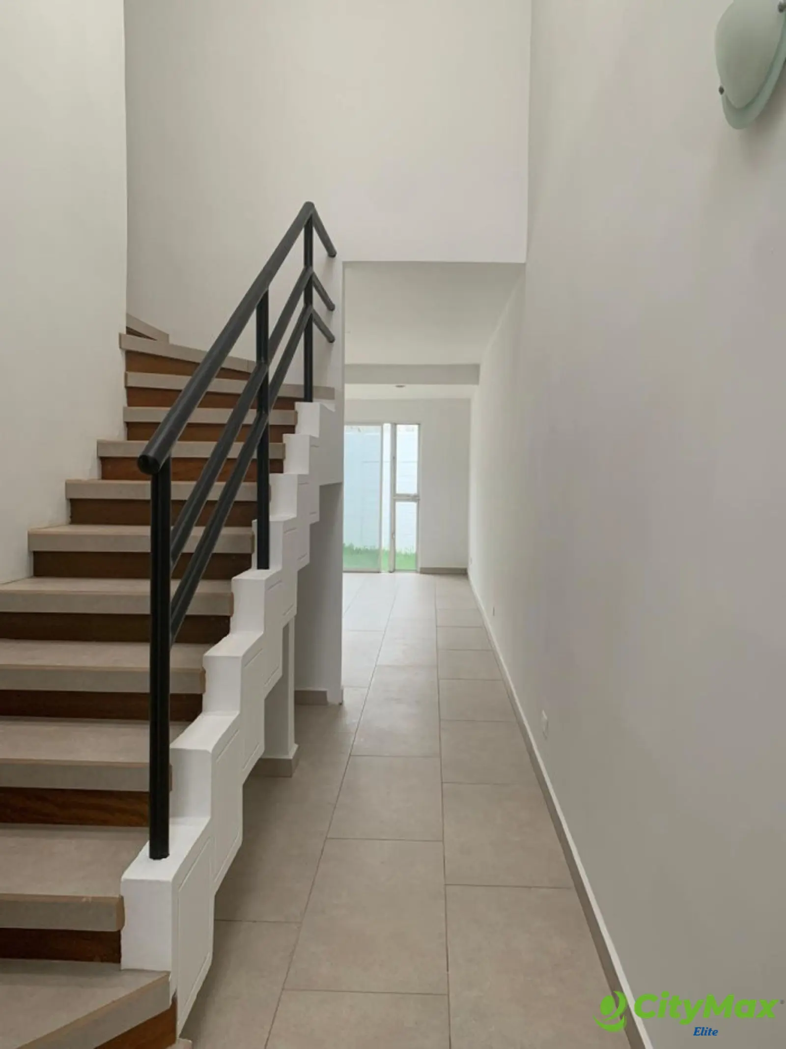 CASA EN VENTA - KM 15 CARRETERA A EL SALVADOR - Recibidor