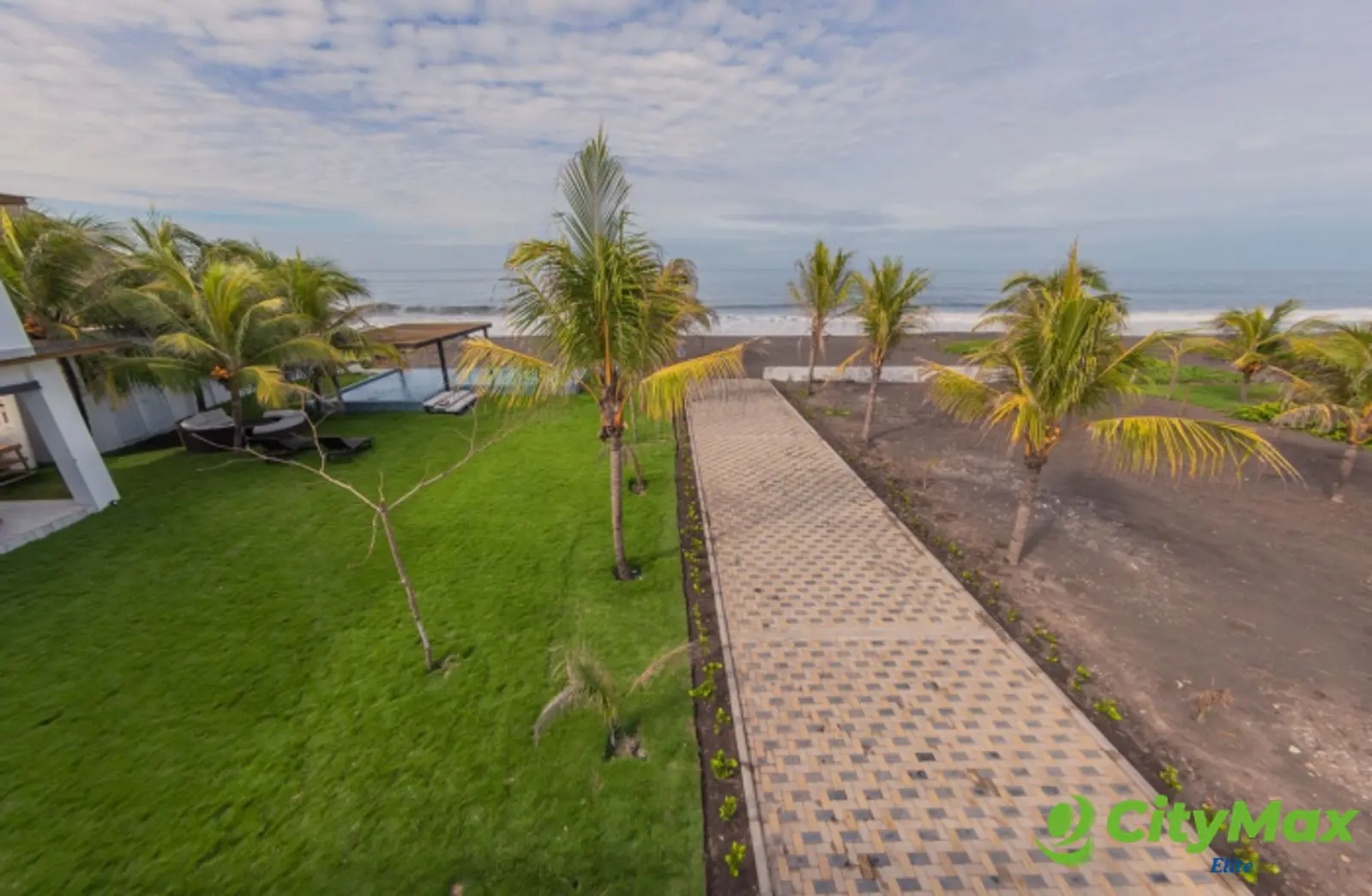 Venta Casa Vacacional a orillas de Playa Monterrico - foto 2