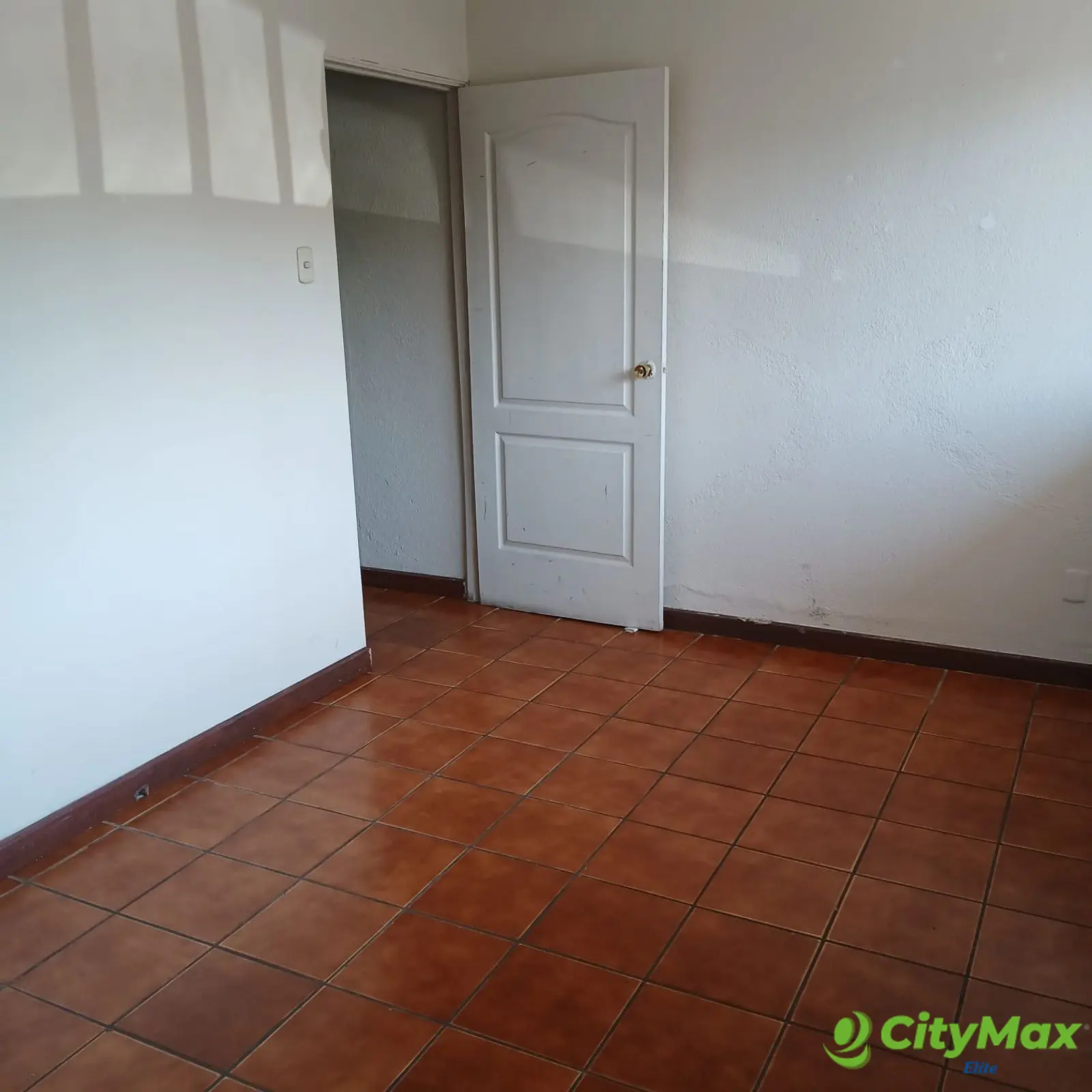 Oficina en Alquiler en Zona 10  - foto 3