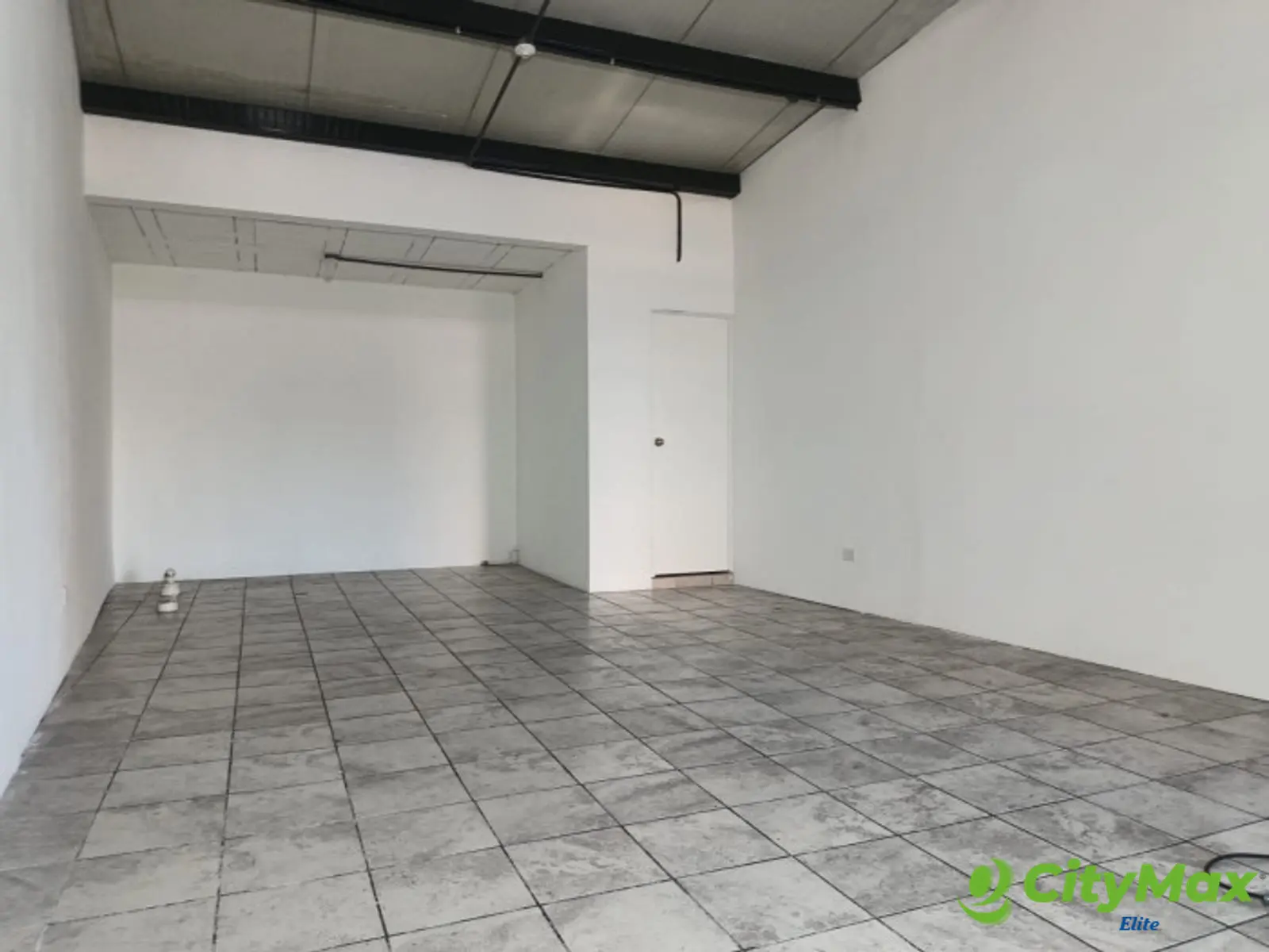 Local comercial de 45 m2 en alquiler en Zona 10 - foto 7