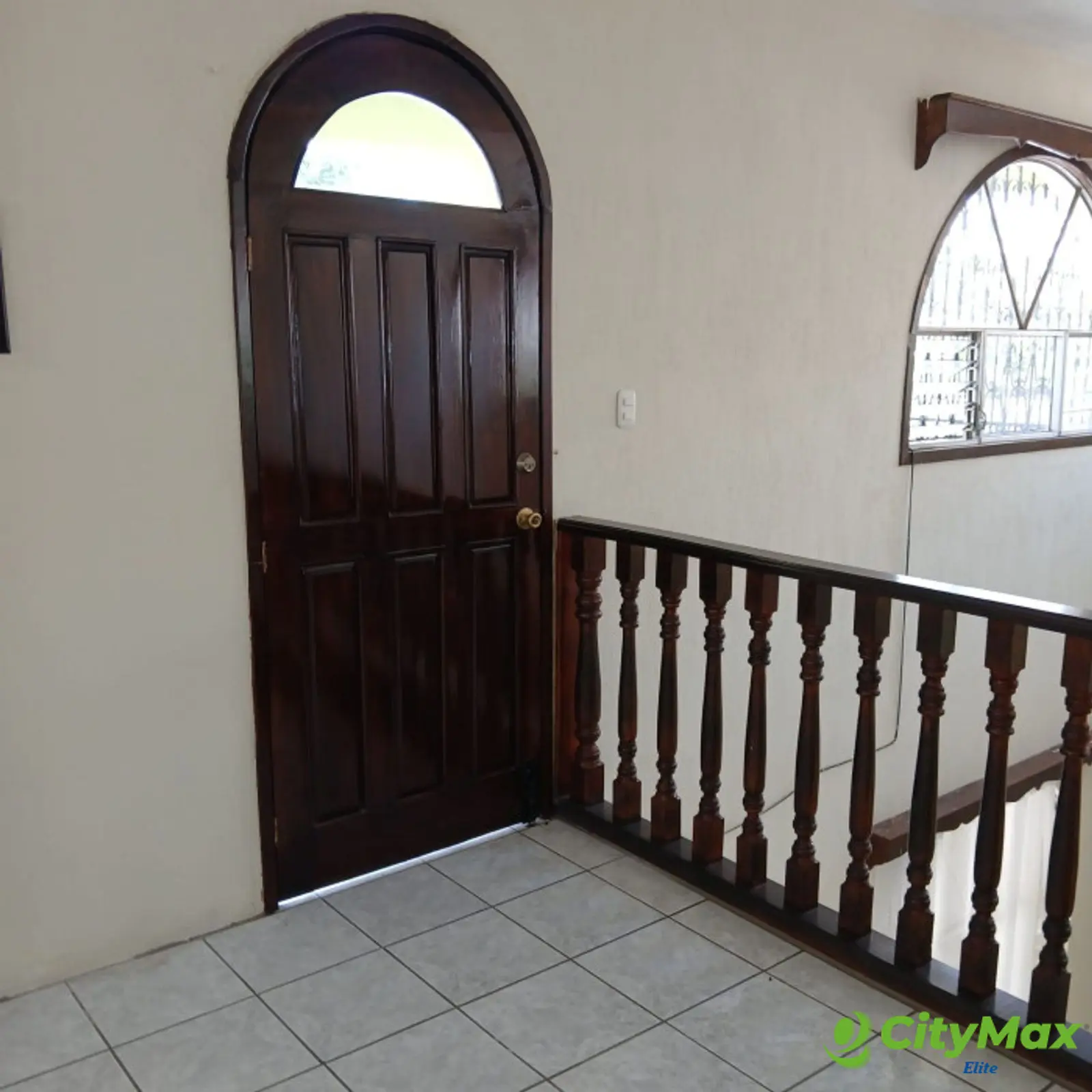 Casa en Venta en Santa Rosa  - segundo nivel puerta para balcon