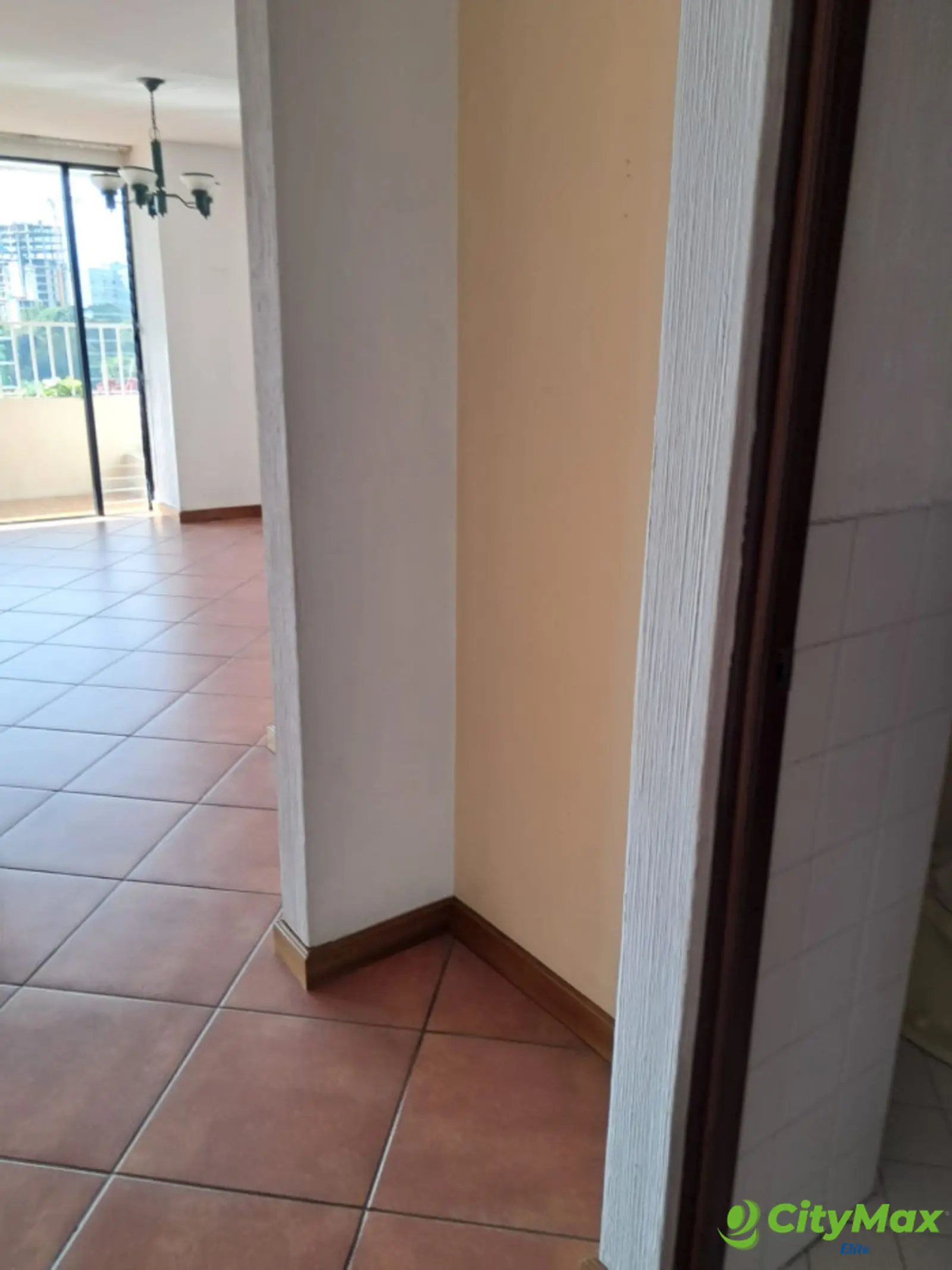 Apartamento en Venta en Zona 10 frente a CC La Estacion - foto 6