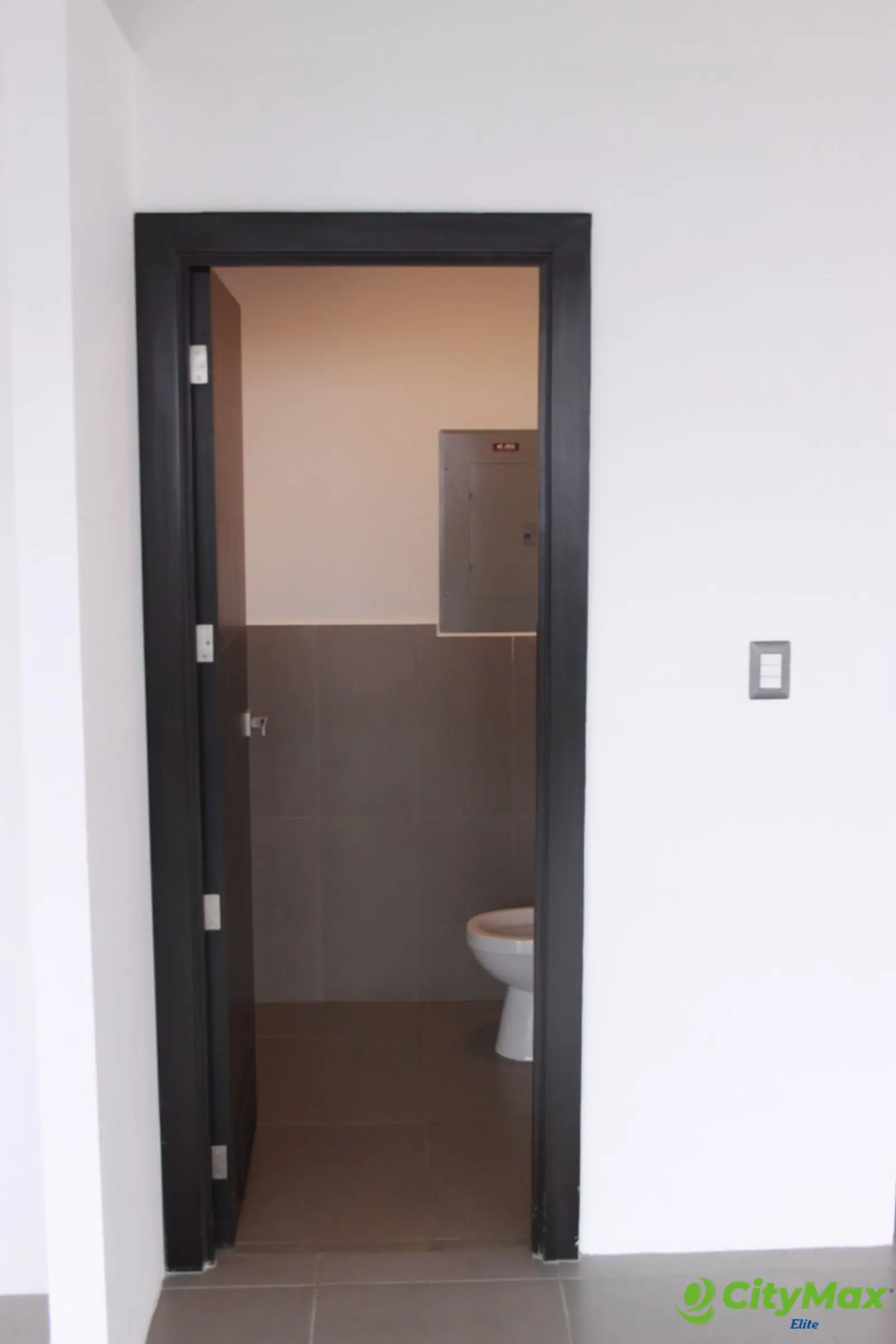 CityMax Renta Oficina en Edificio DOMANI zona 15 - foto 9