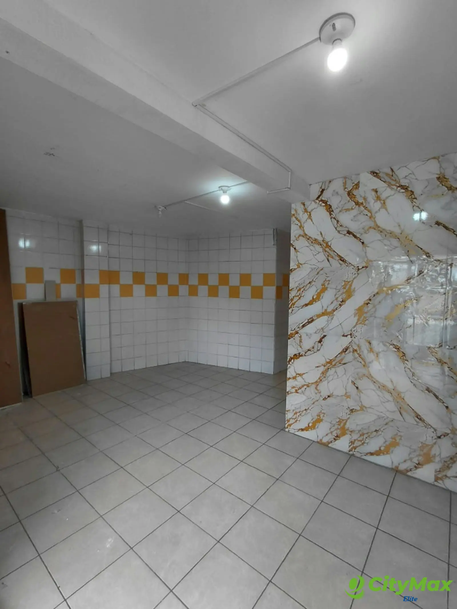 Local Comercial en Renta en Plaza Surti Ahorro. Zona 18 - foto 5