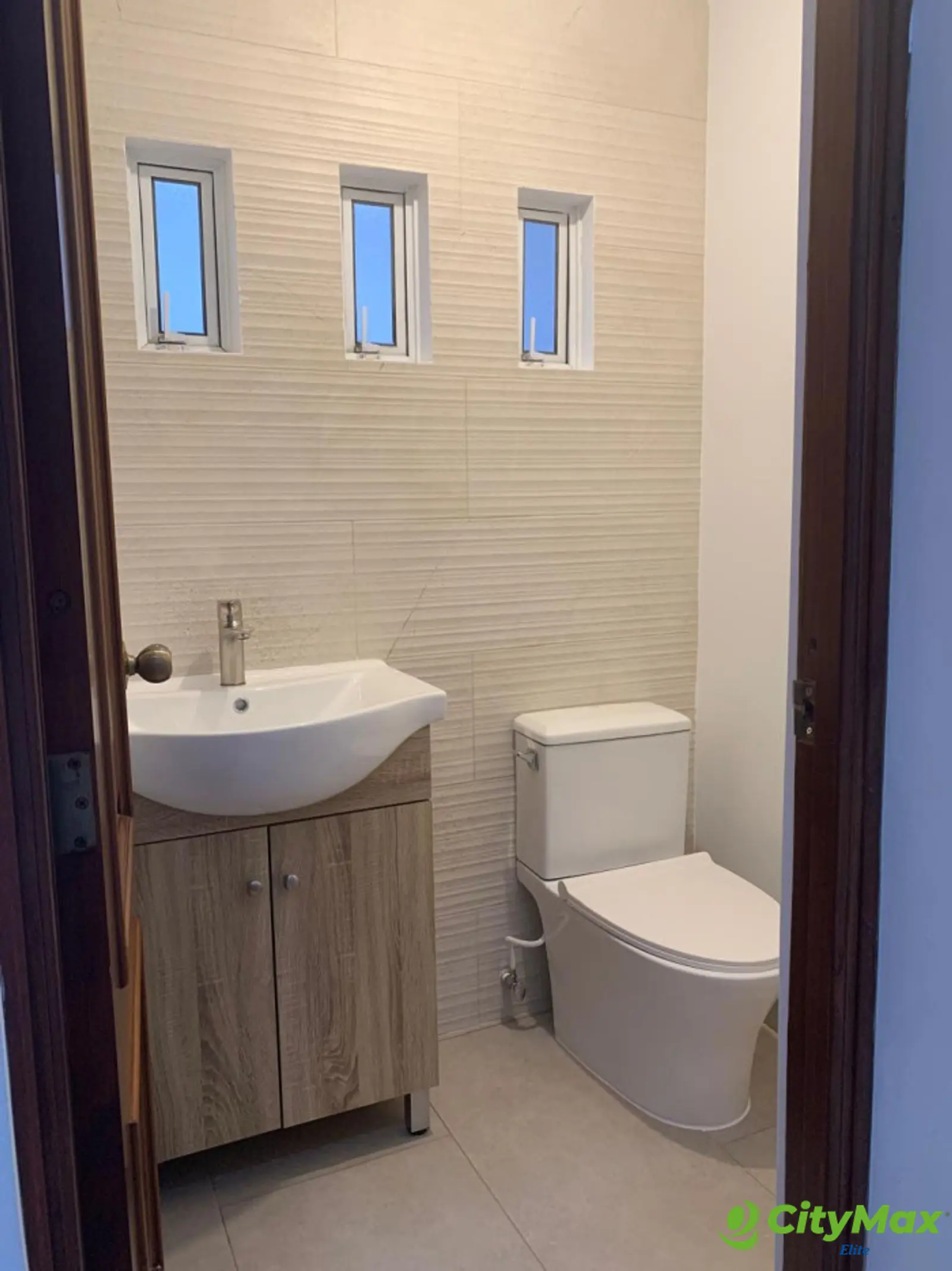 CASA EN VENTA - KM 15 CARRETERA A EL SALVADOR - Sanitario de visitas