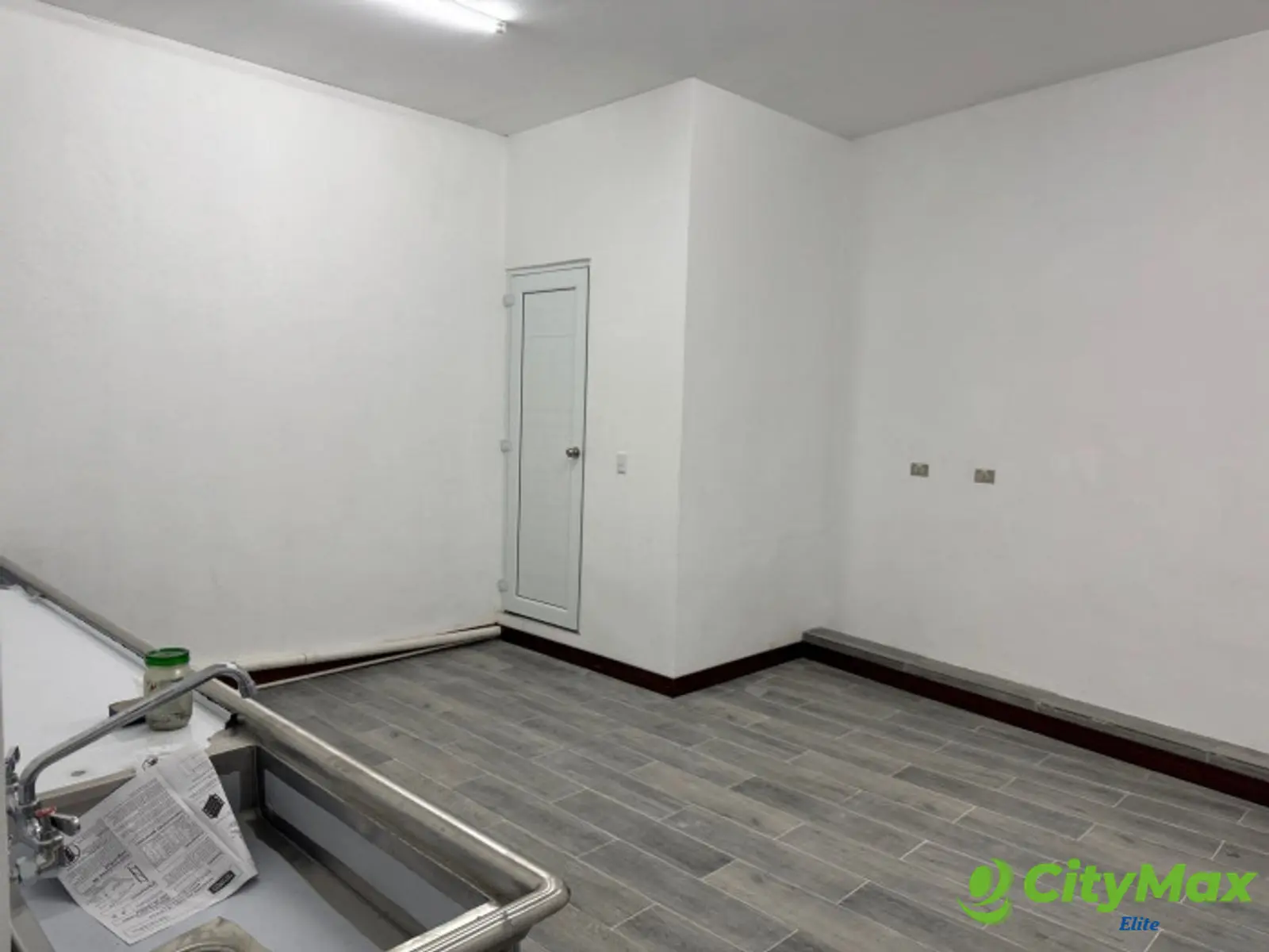 Renta de Local en Food Court sobre Calzada Roosevelt - foto 4