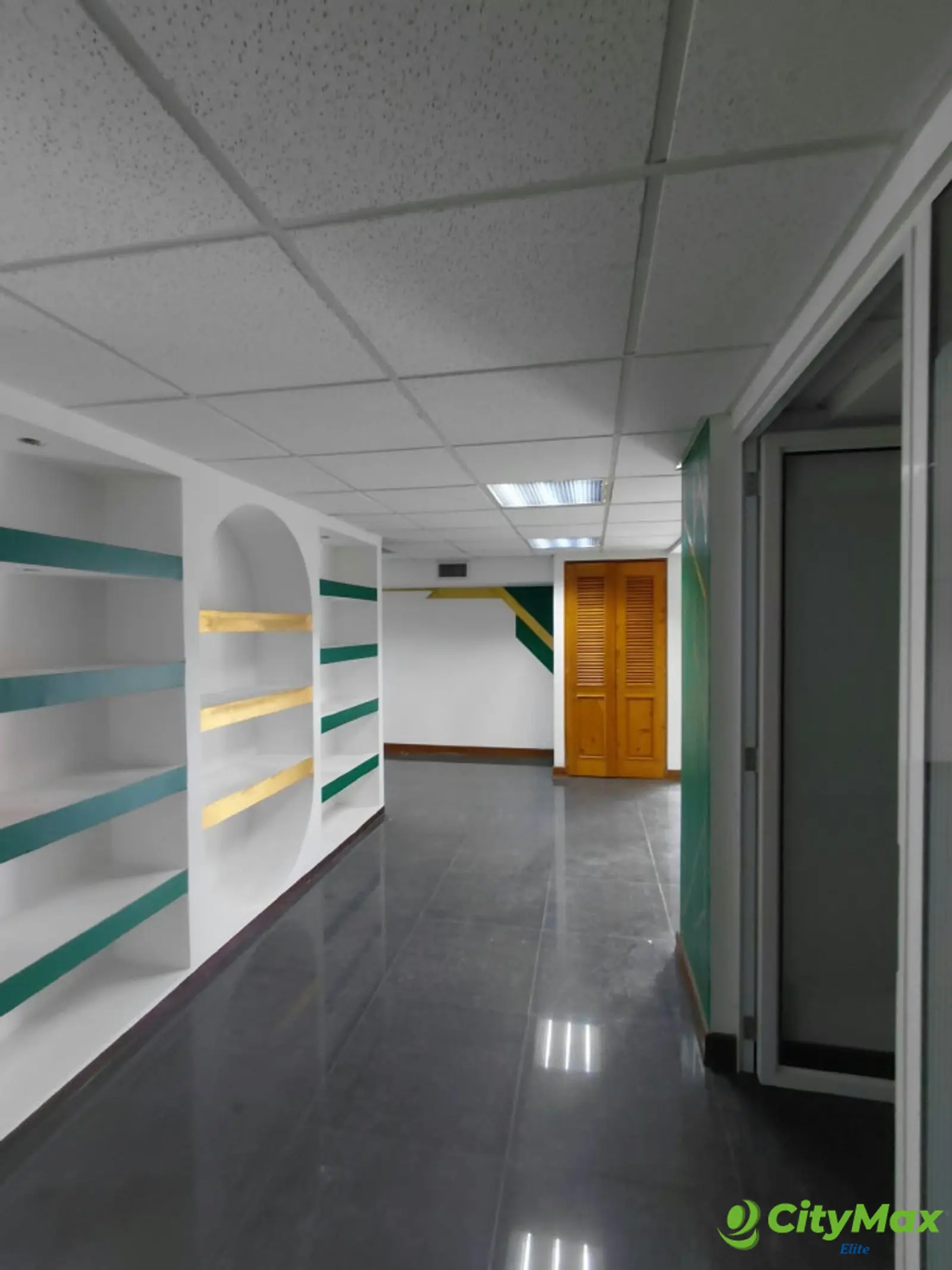 Local Comercial en Renta en Plaza Surti Ahorro. Zona 18 - foto 5