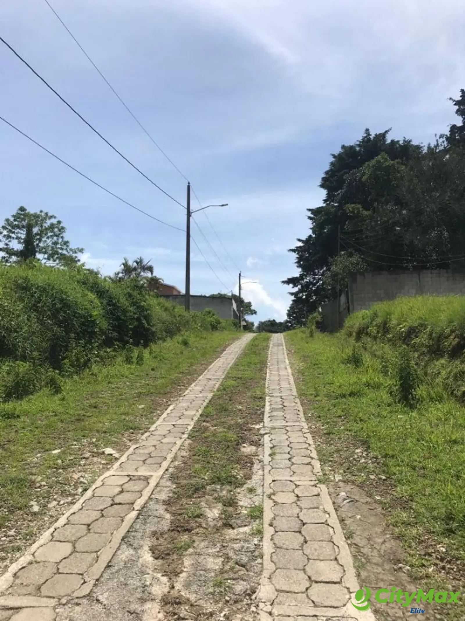 Terreno en Venta en Carretera a Santa Elena Barillas - foto 3