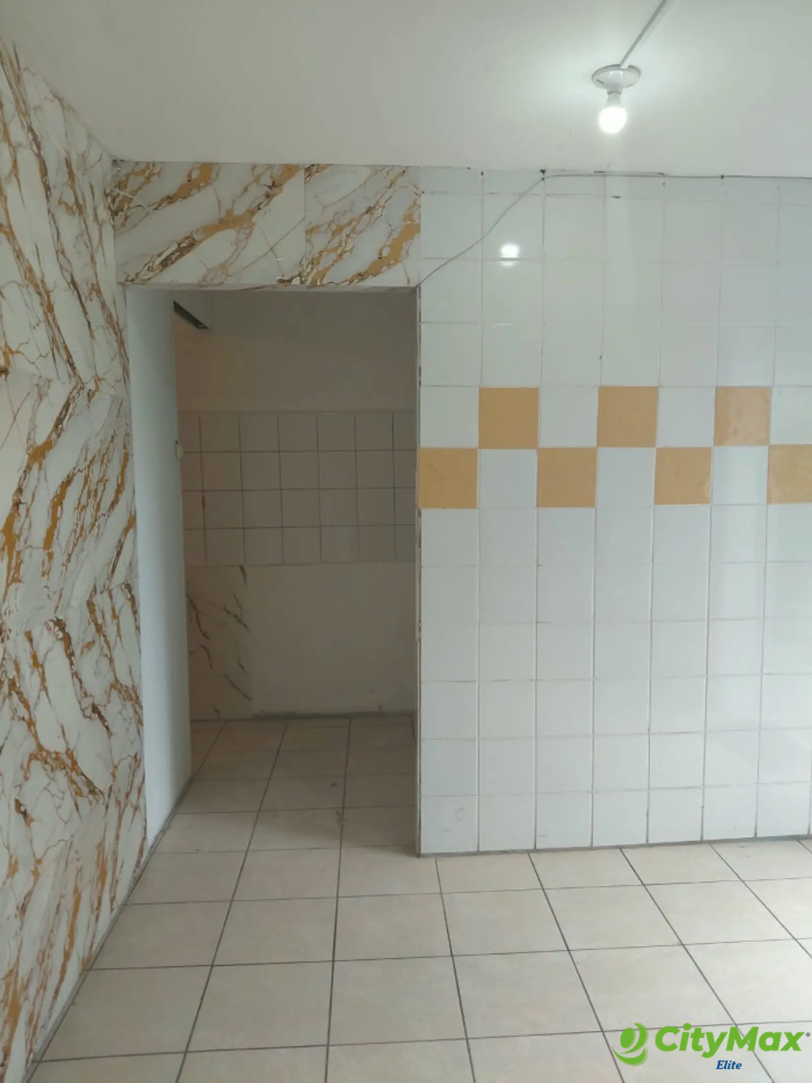 Local Comercial en Renta en Plaza Surti Ahorro. Zona 18 - foto 6