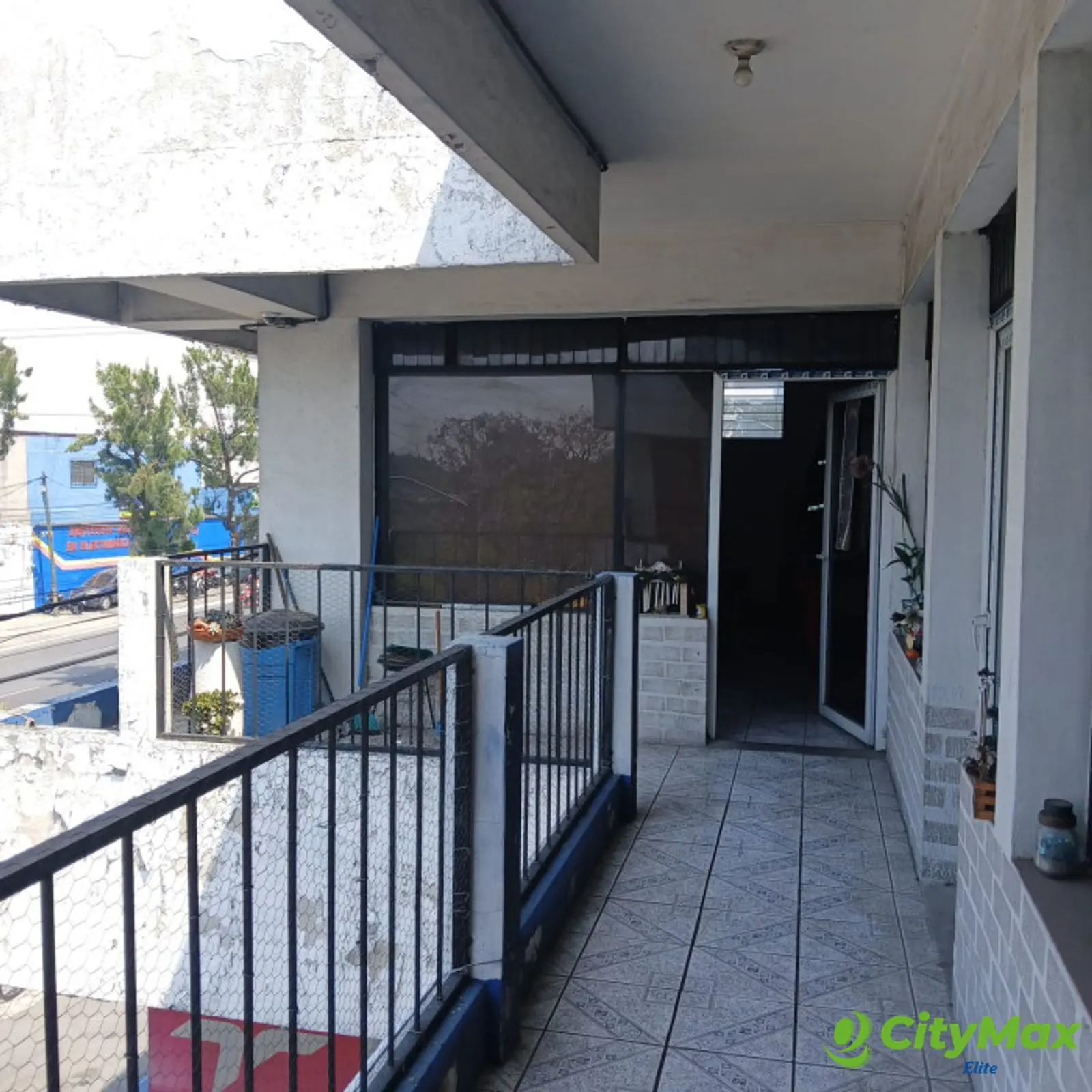 Local Comercial ubicado sobre la Calzada San Juan Z 7 - foto 6