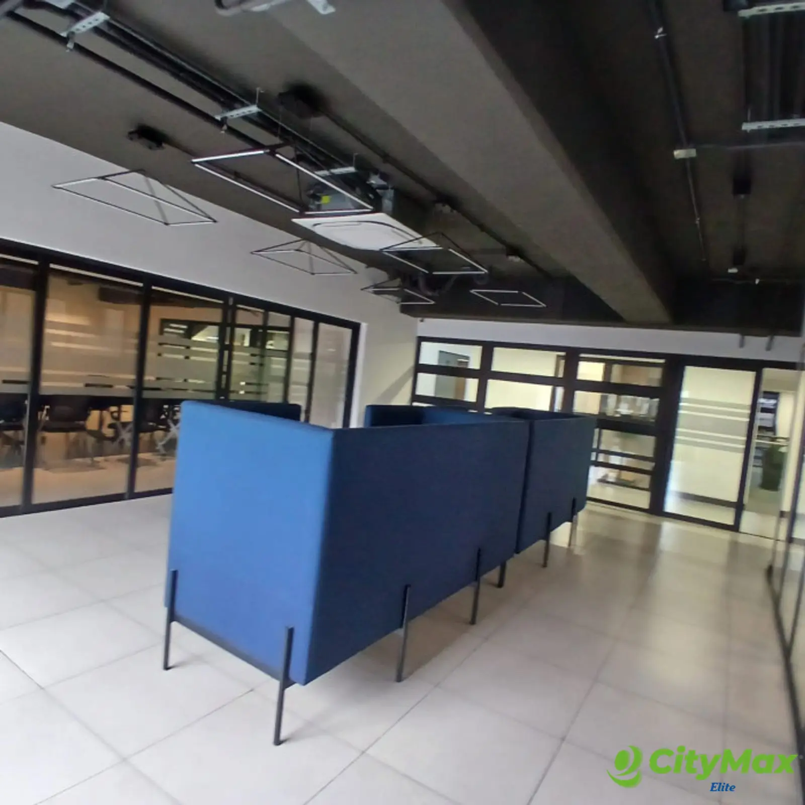 Oficina Comercial en Renta en zona 9 - foto 12