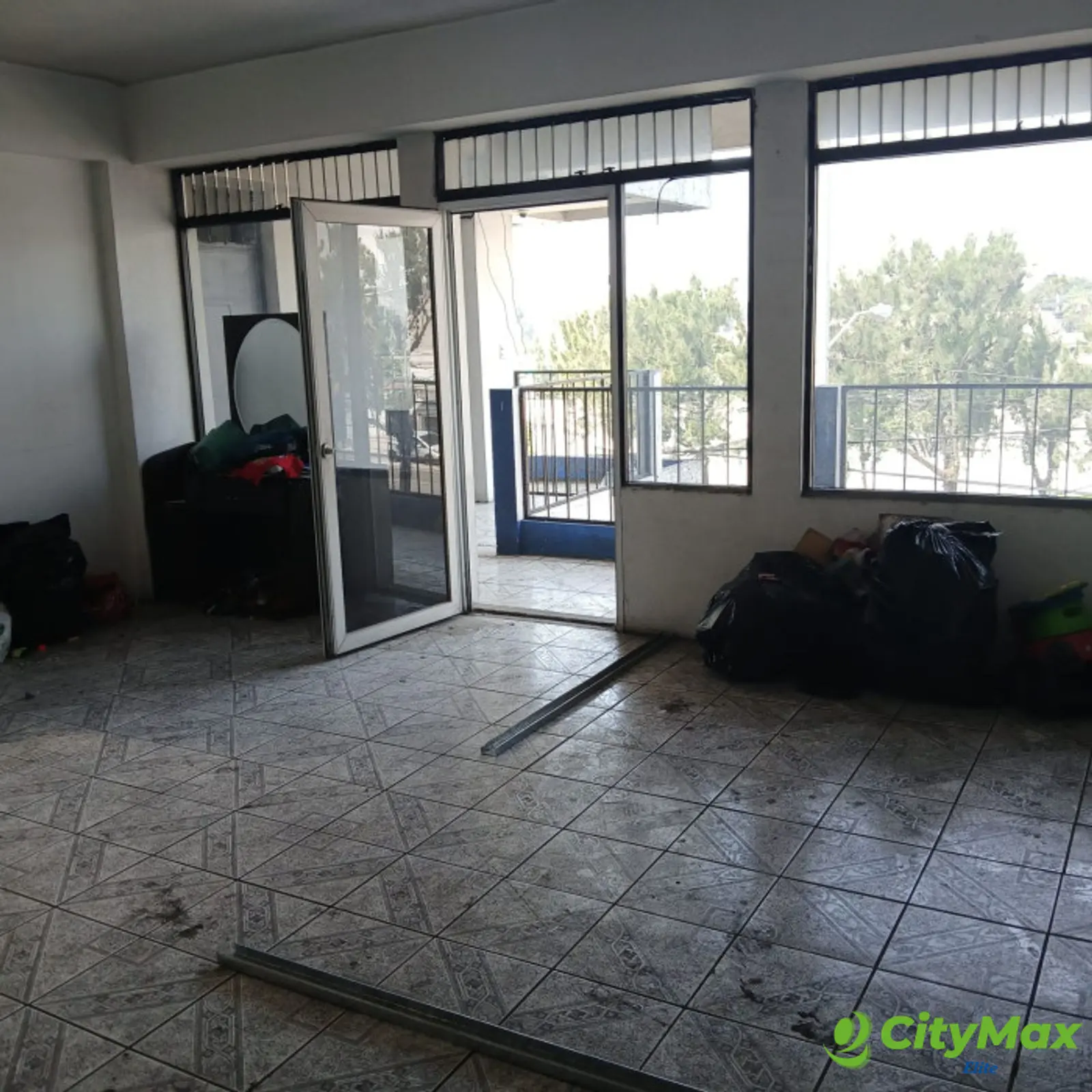 Local Comercial ubicado sobre la Calzada San Juan Z 7 - foto 9