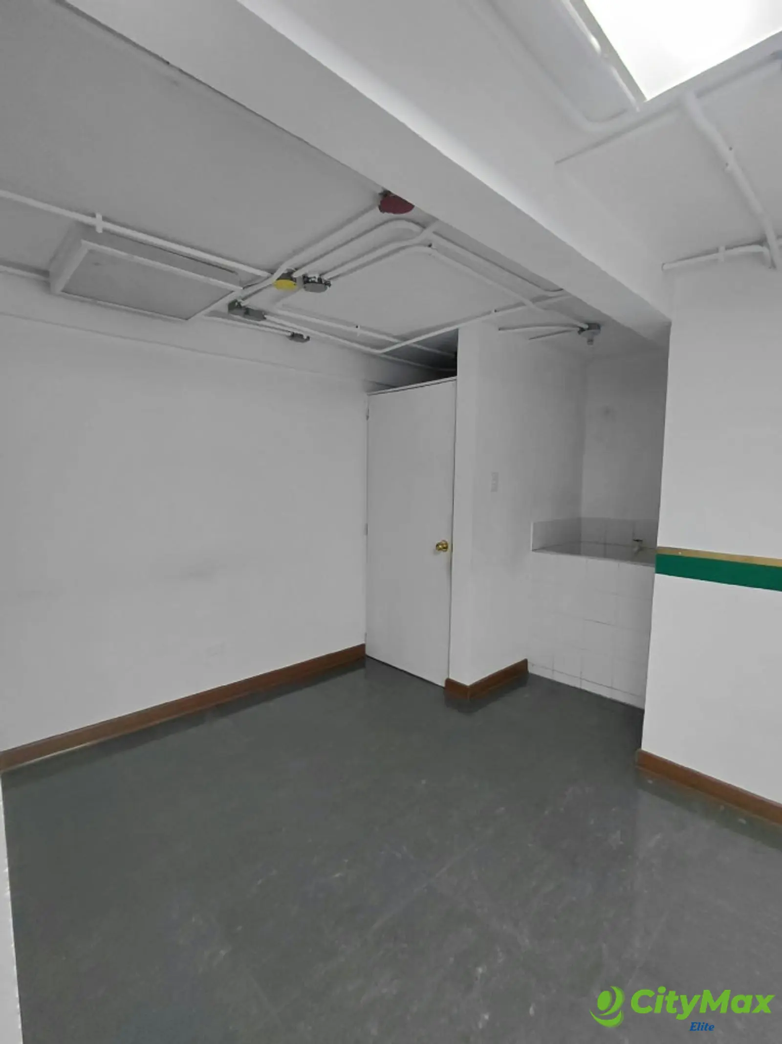 Local Comercial en Renta en Plaza Surti Ahorro. Zona 18 - foto 9