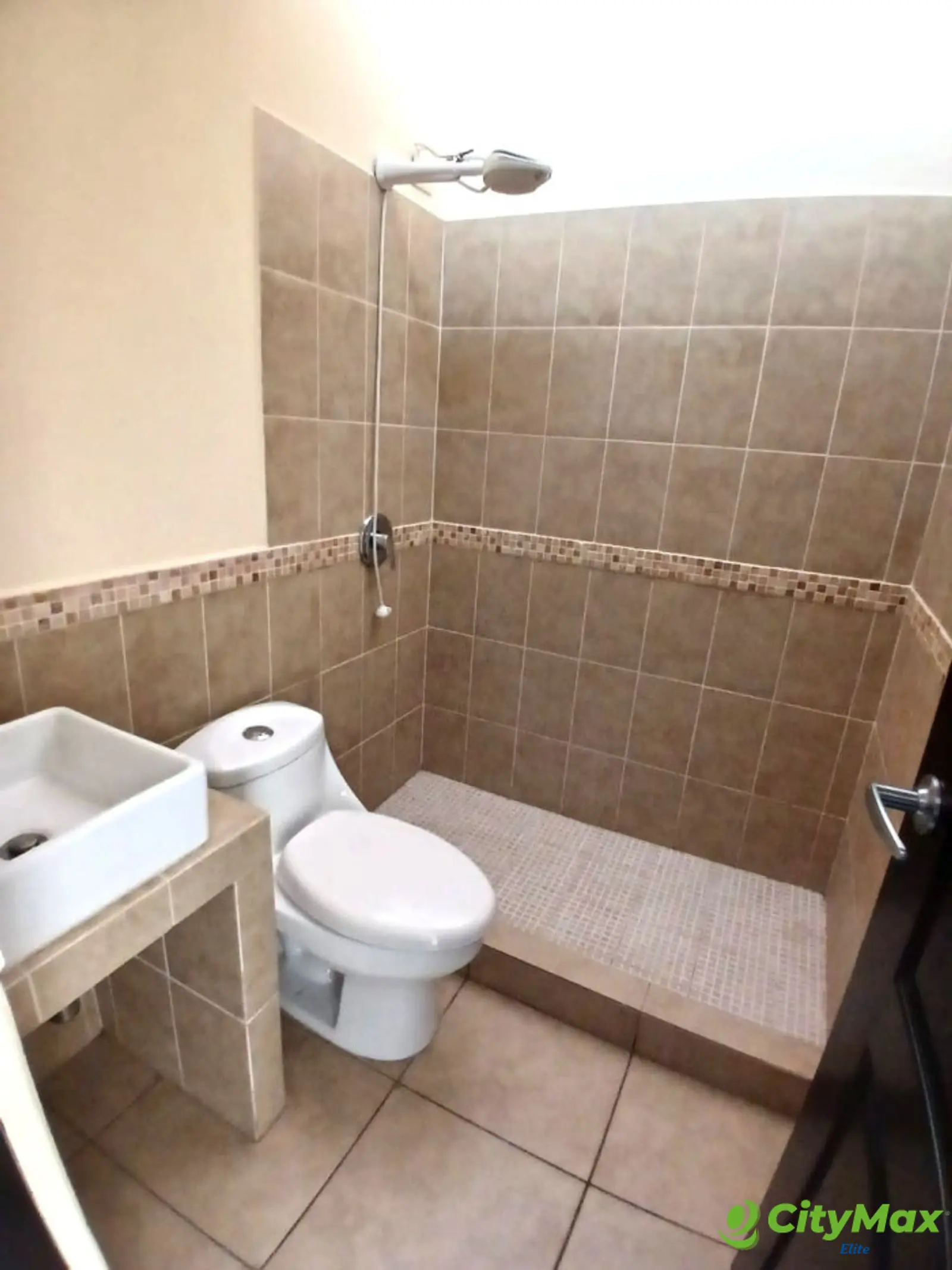 Casa en Venta en La Reserva, Carretera a El Salvador  - foto 12