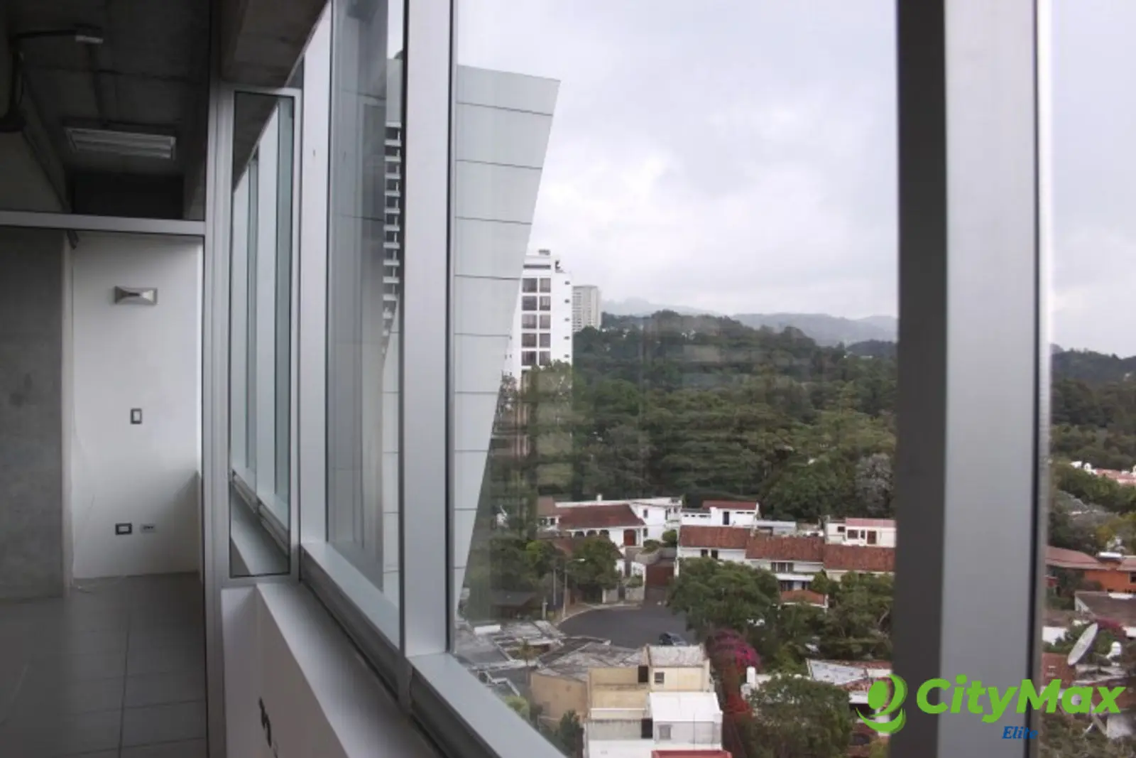 CityMax Renta Oficina en Edificio DOMANI zona 15 - foto 4
