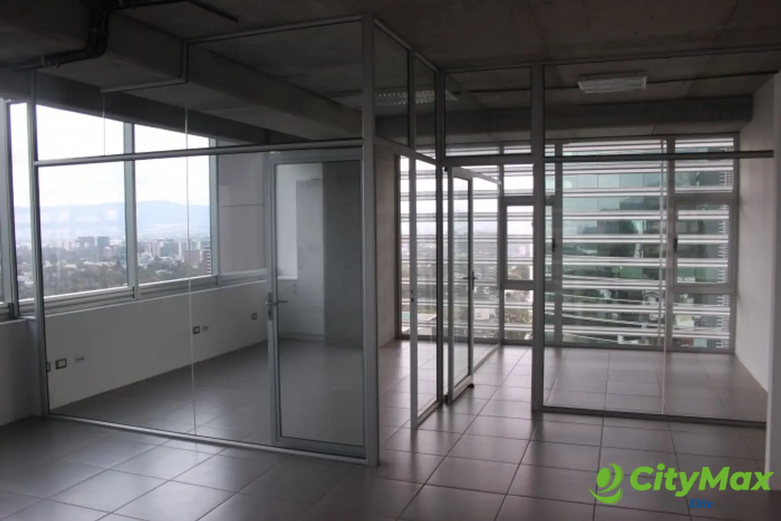CityMax Renta Oficina en Edificio DOMANI zona 15 - foto 10