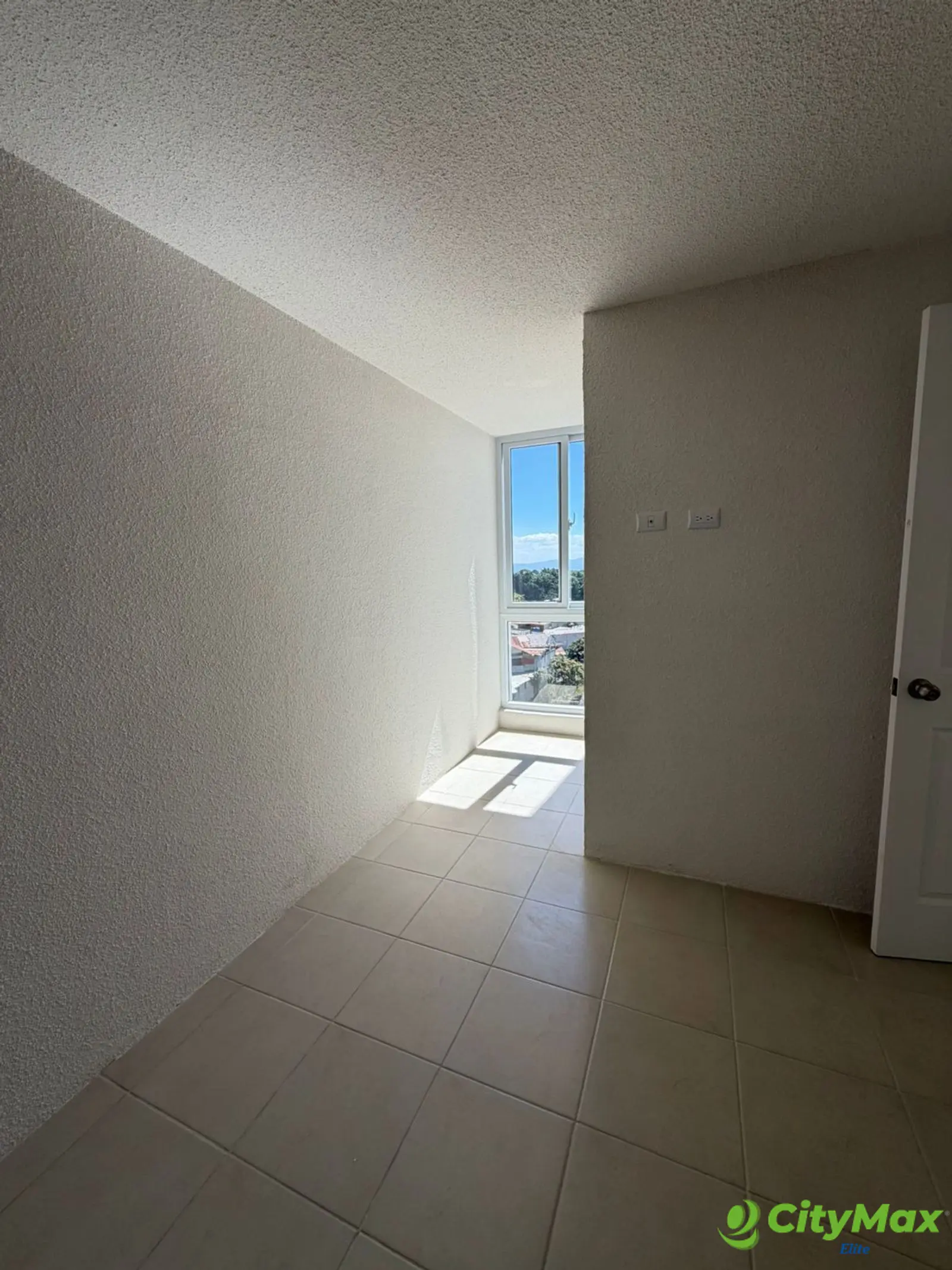 APARTAMENTO EN ALQUILER EN ZONA 1 DE MIXCO - foto 2