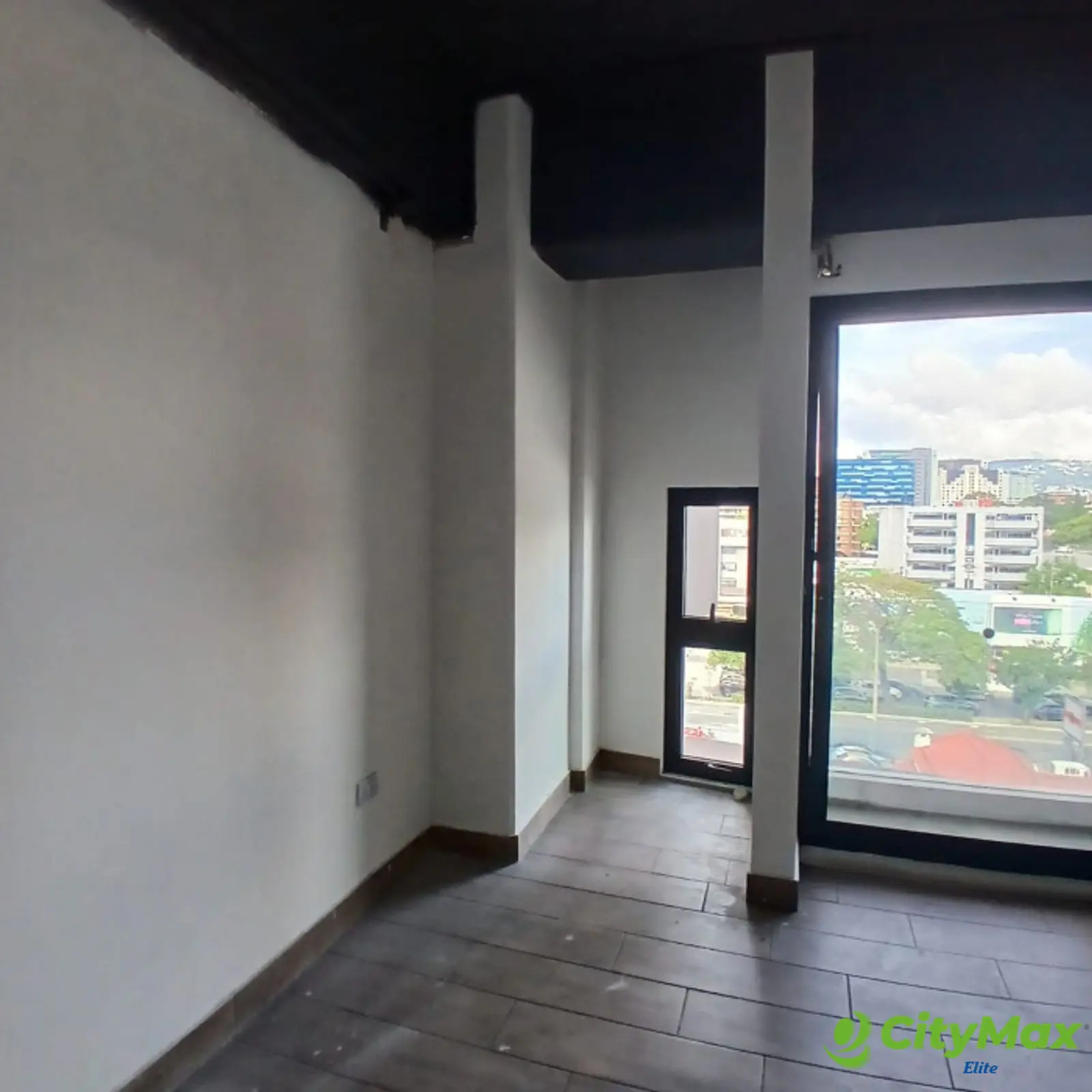 Oficina Comercial en Renta en zona 9 - foto 10